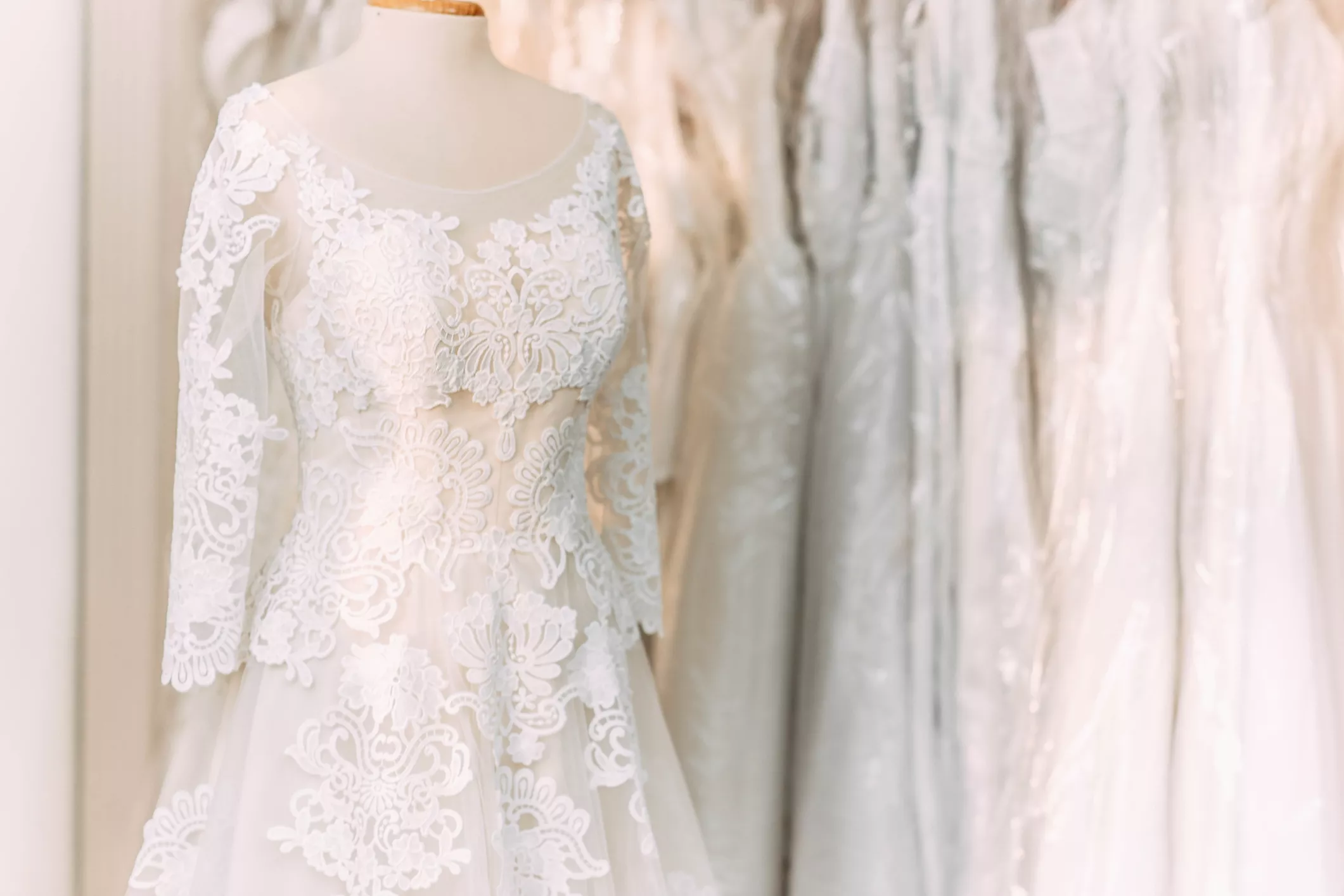Man Slammed for Returning Fiancée's Wedding Dress at Mom's Request - Vimarsana News