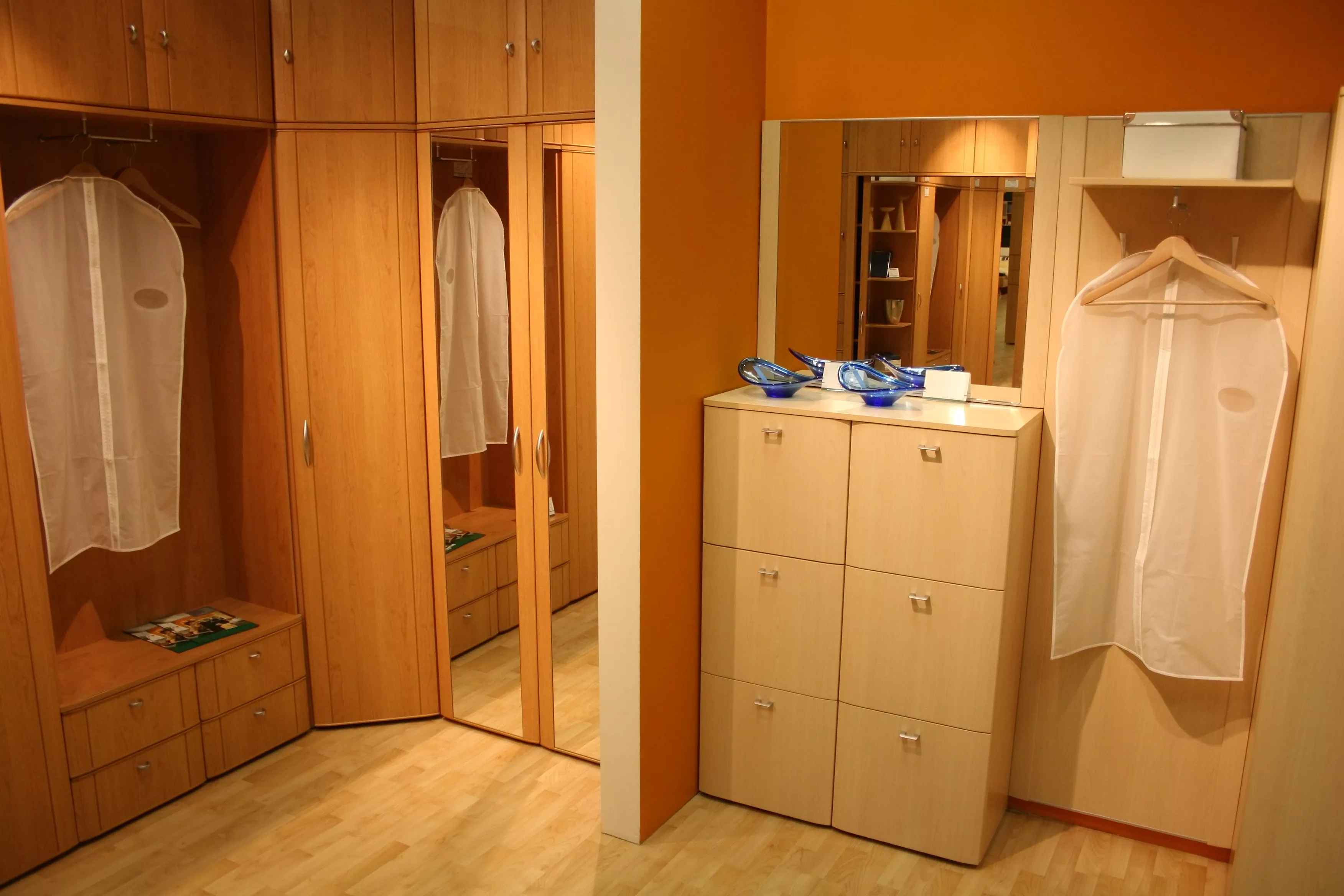 Woman Finds 'Secret Room' Hidden in Back of Closet While Viewing Houses - Vimarsana News