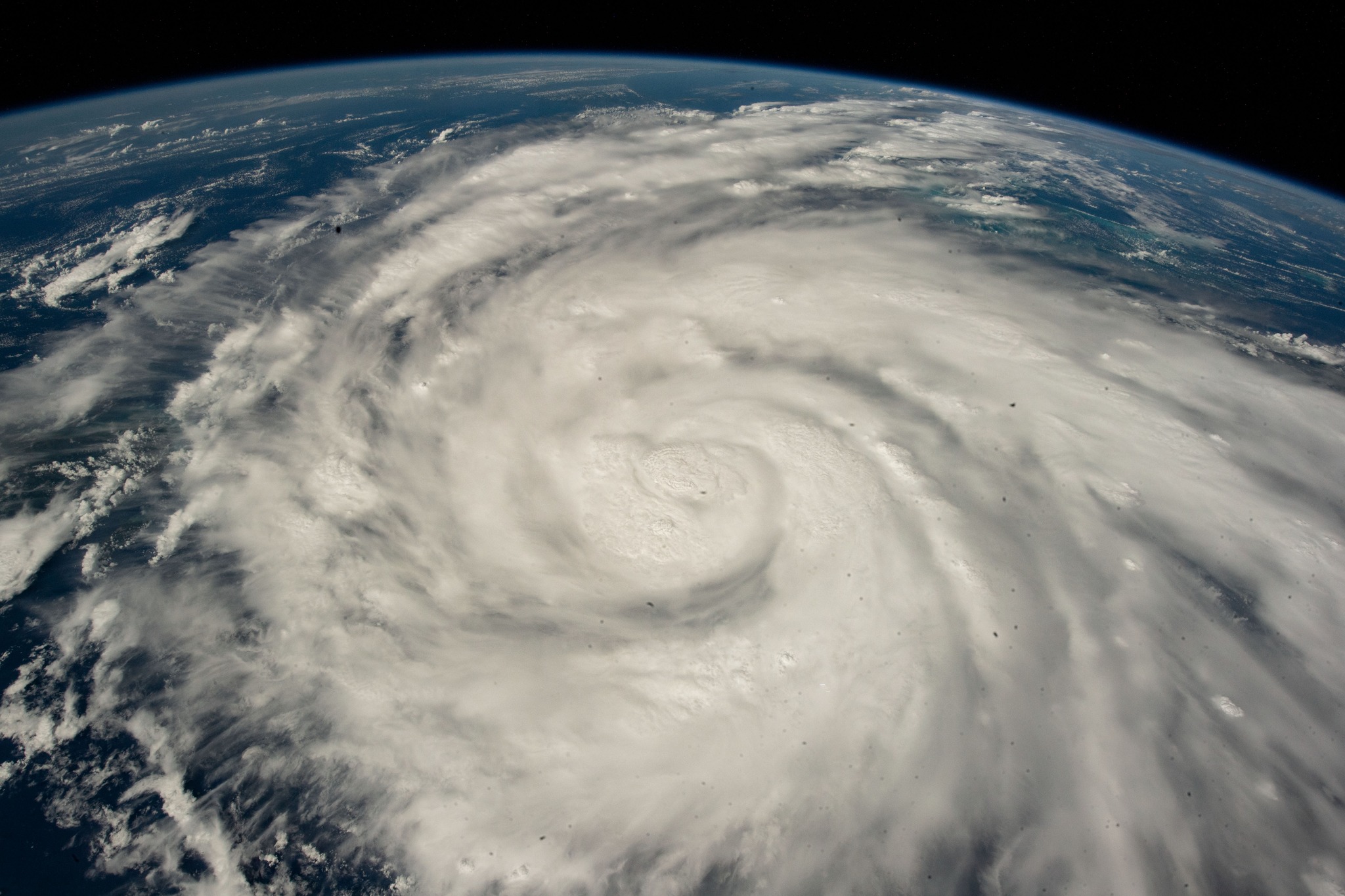 Devastating Hurricane Meaning In Hindi