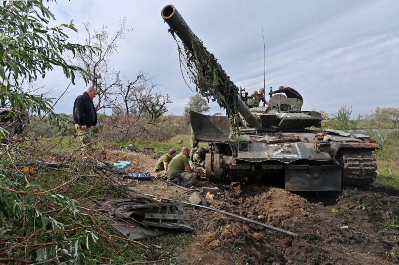 Ukrainians work on abandoned Russian tank Khakriv