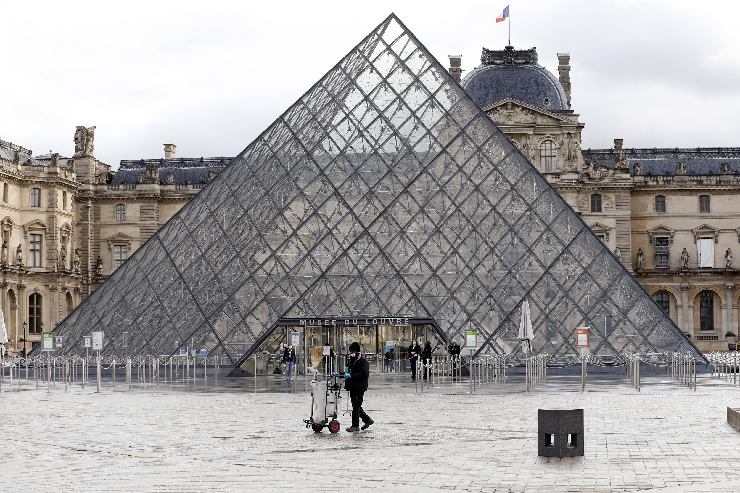 Louis Vuitton Security Guard Slaps Child at Paris Fashion Week, Video Shows