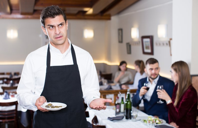 Il server riceve una piccola mancia dal cliente