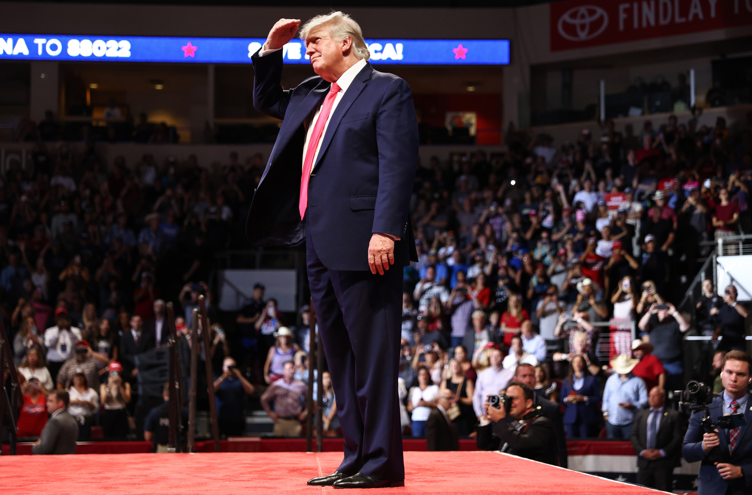 trump-steps-up-midterm-campaign-with-two-rallies-as-troubles-mount