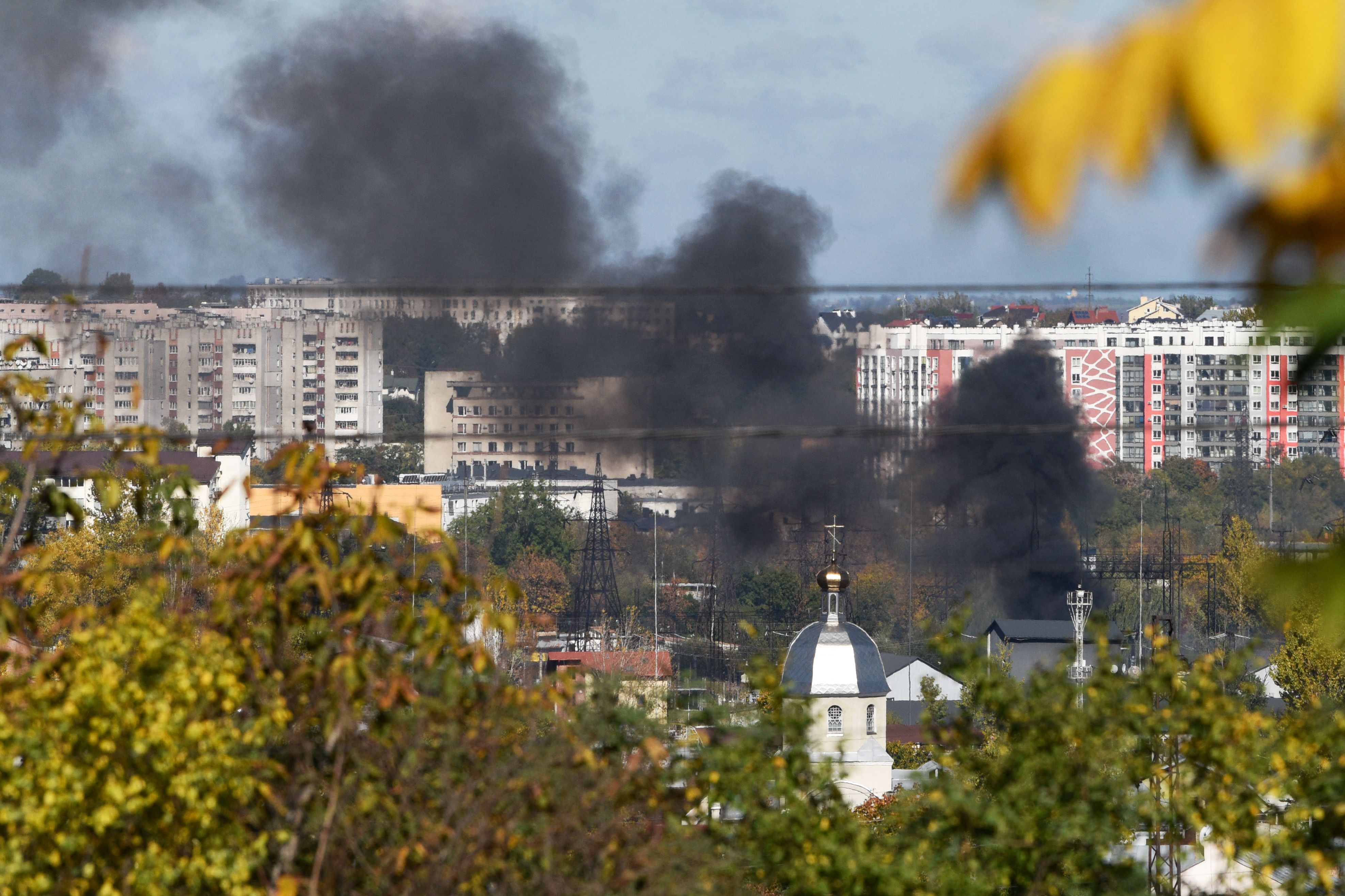 10 октября 2010. Горящий белый дом Украины. Львов бомбят. Киев горит.