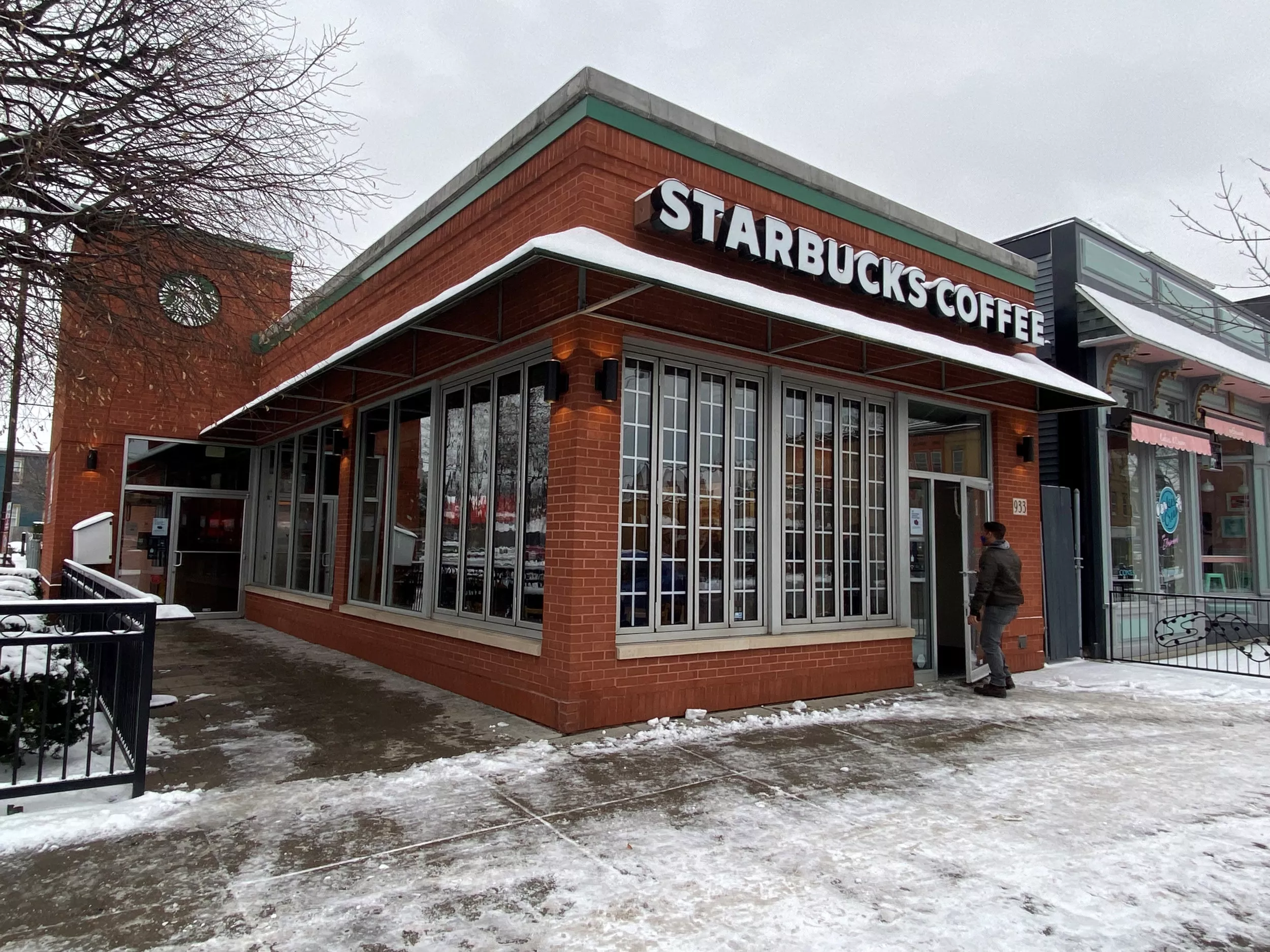 Starbucks Strikers Say Company Made Them 'Unsafe' With 'Angry' Customers - Vimarsana News
