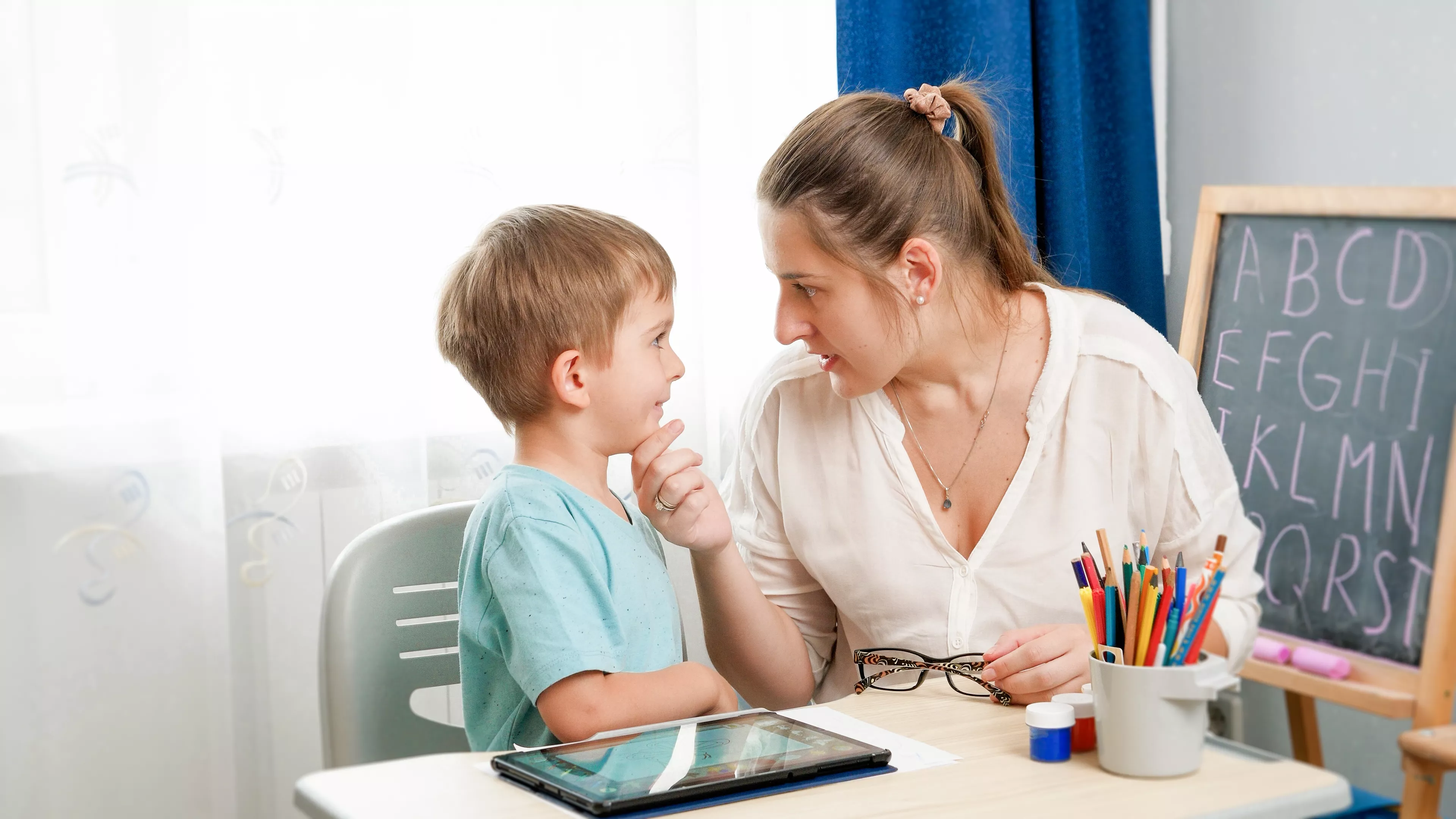 Woman Bashed for Ignoring Bilingual Nephew Unless He Uses All English Words - Vimarsana News