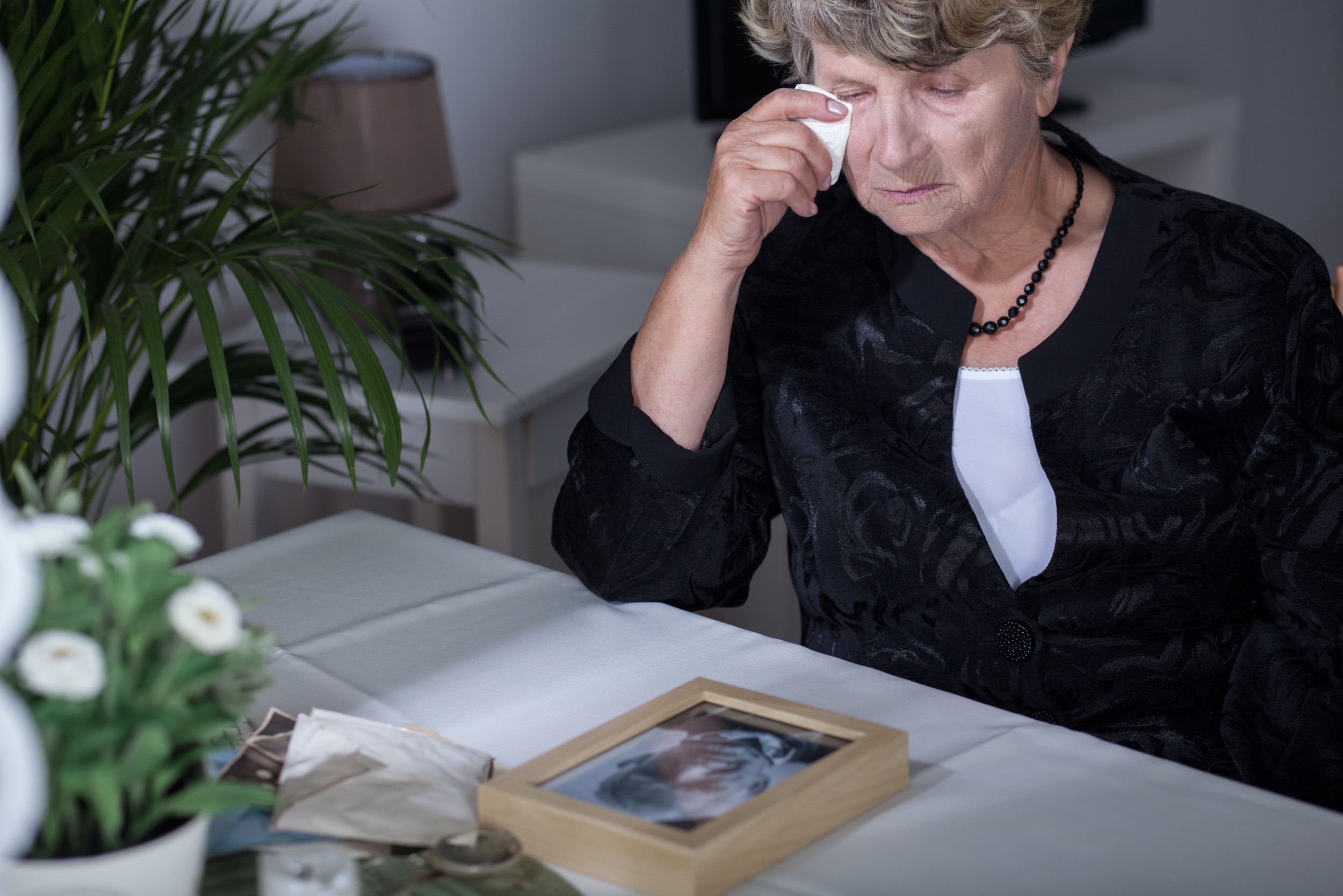 Old Lady Holding Photo of Late Husband Has Internet in Tears - Newsweek