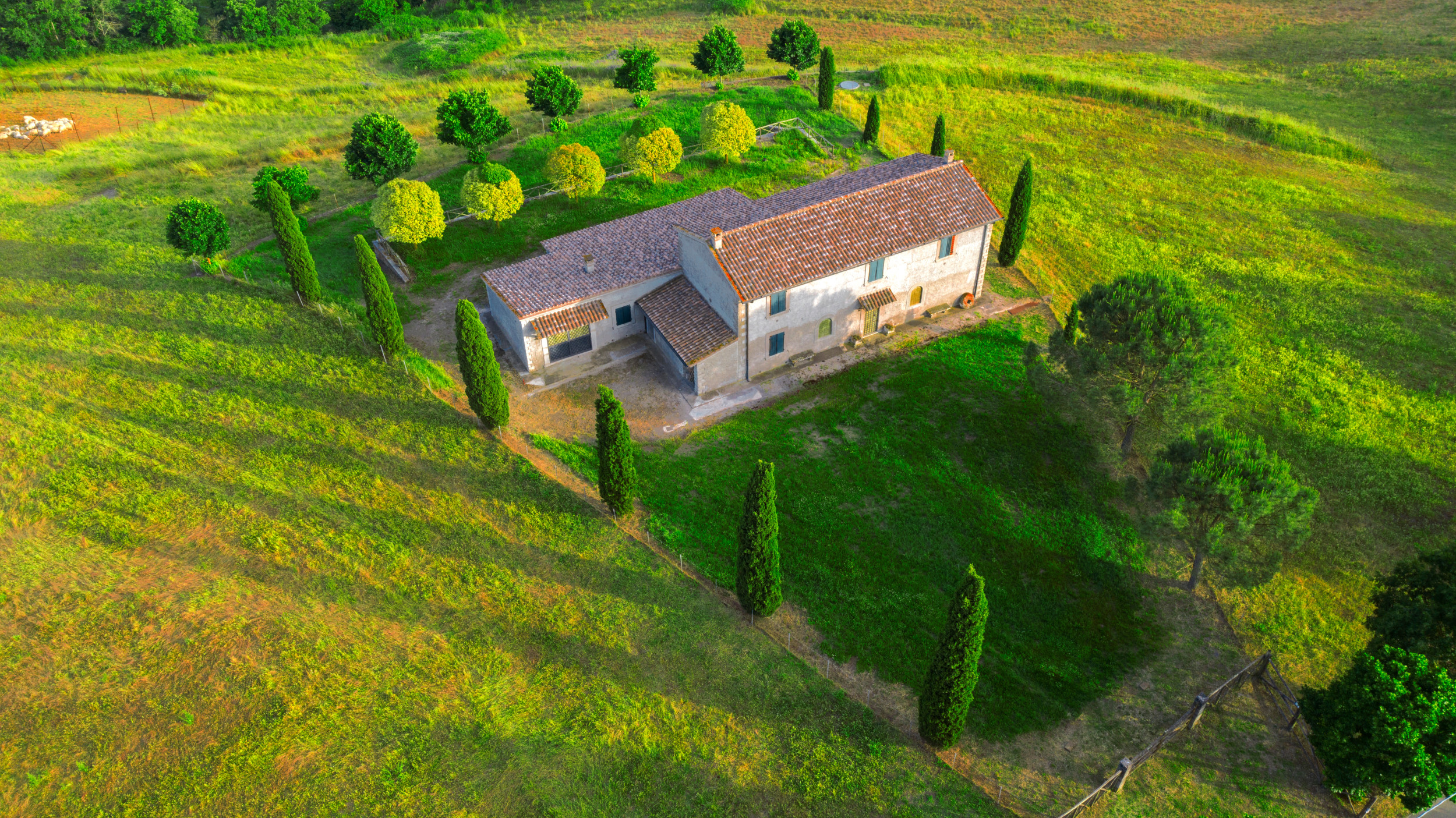 country house has a large garden