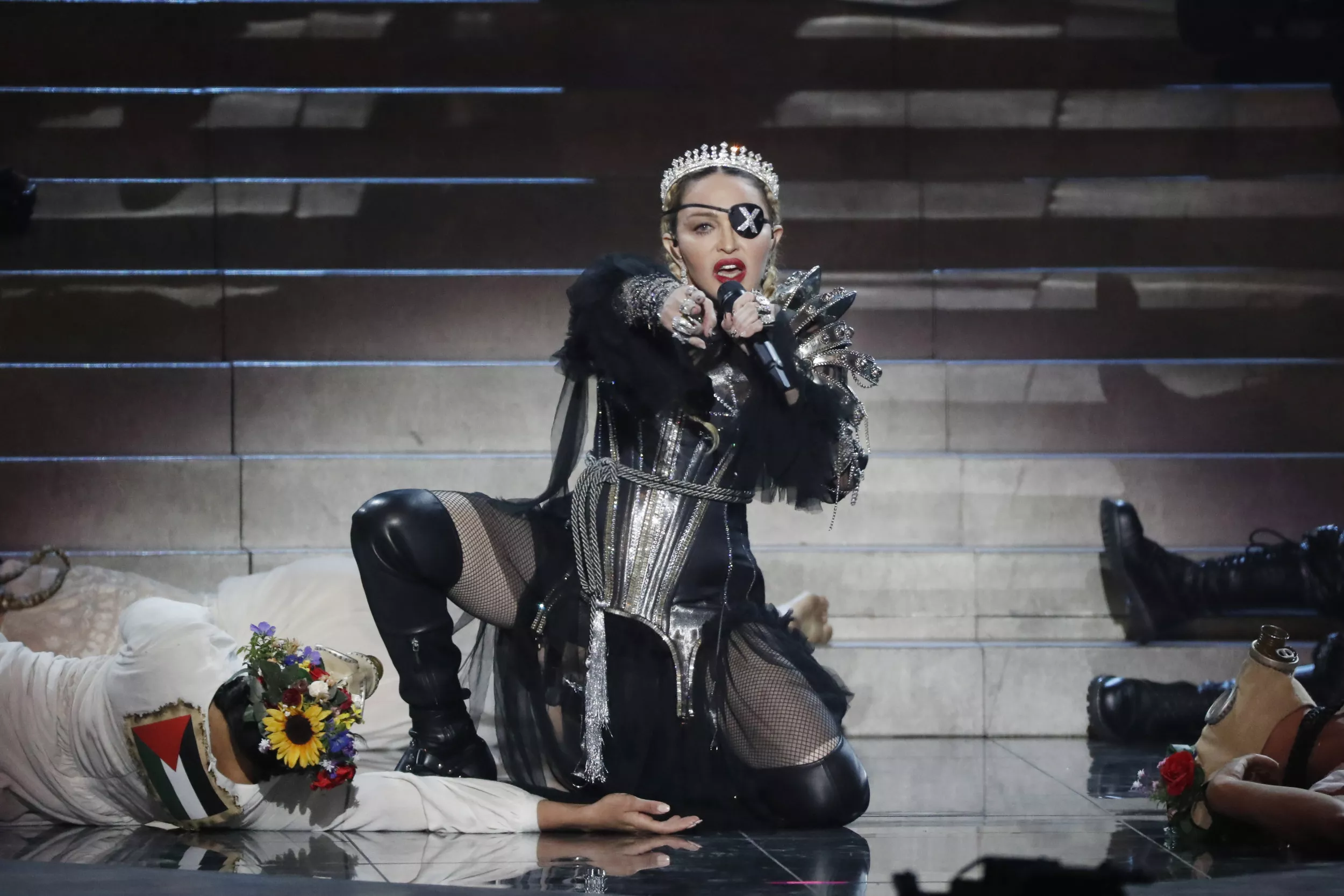 Madonna Spends 50% of Her Day 'Praying for People' - Vimarsana News