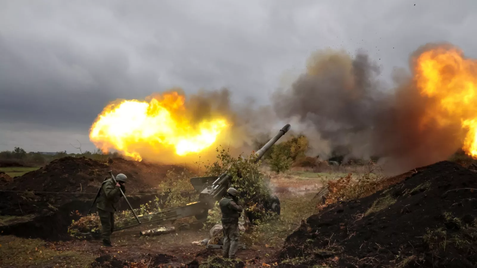 servicemen-open-fire-troops-donetsk.webp
