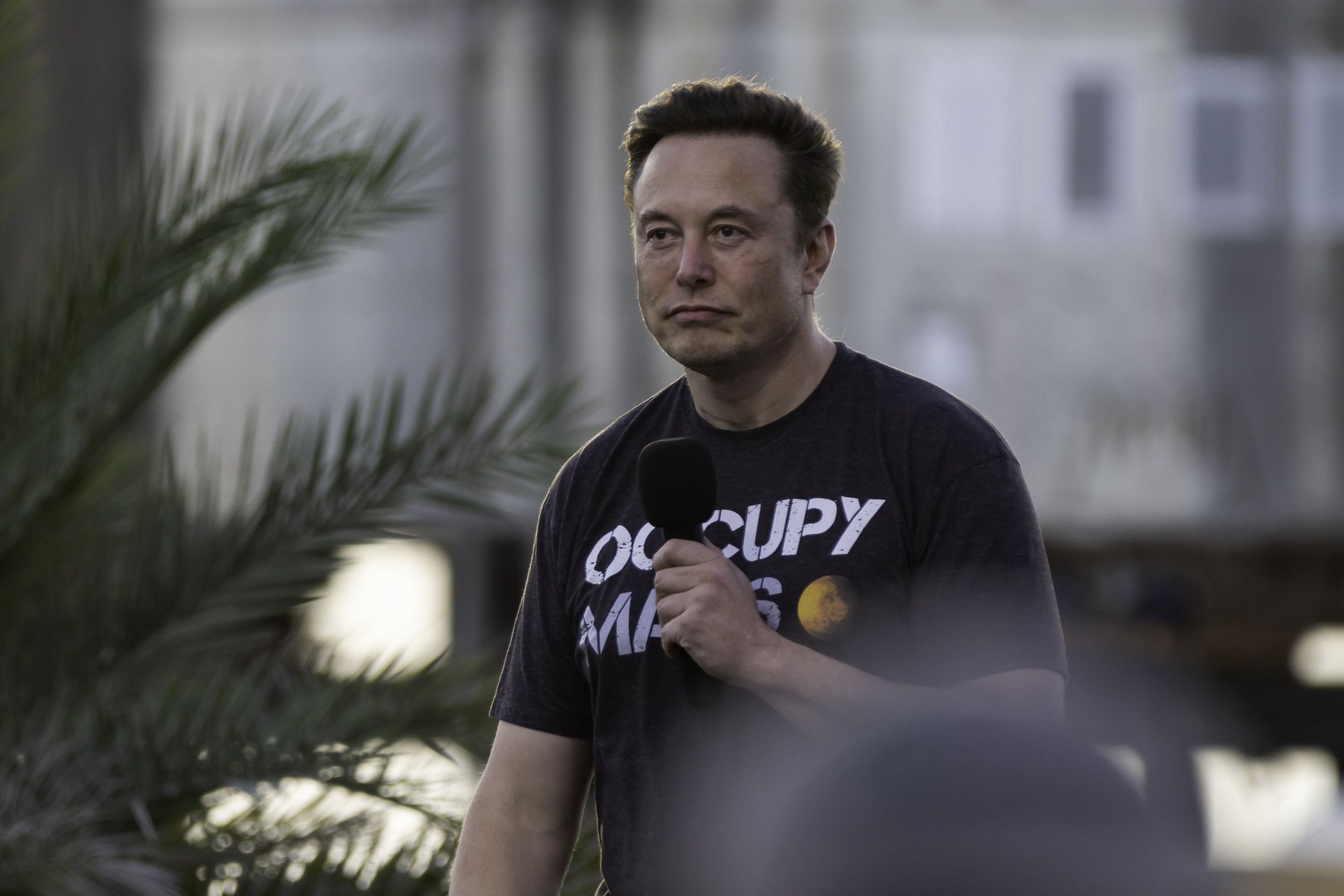 Is Ukraine's Counteroffensive at the Mercy of Elon Musk's Whims?