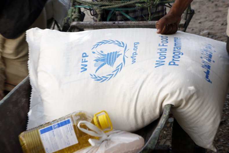 Yemenis receive food aid