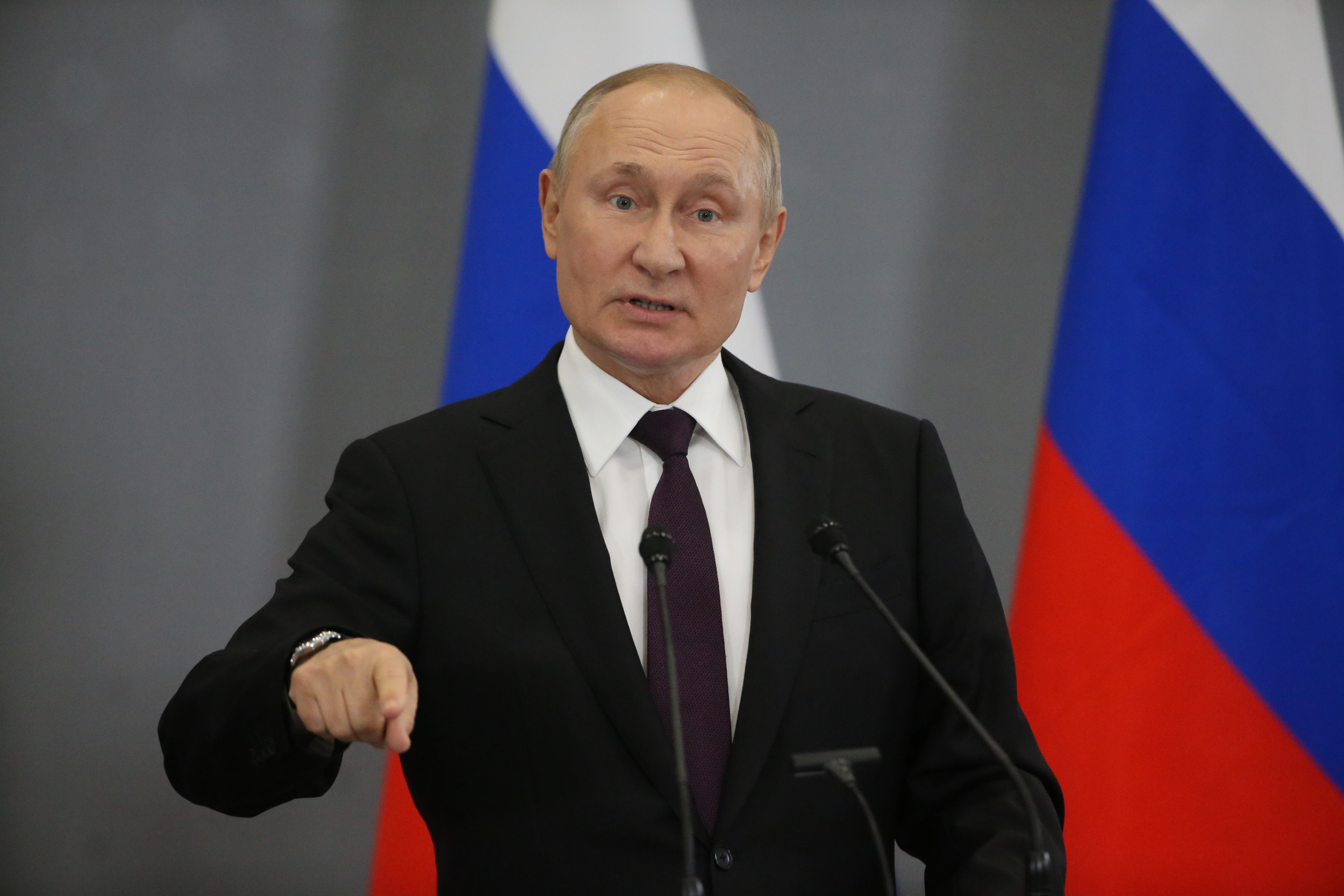 Putin 'Willing To Do Anything' To Avoid Defeat in Ukraine