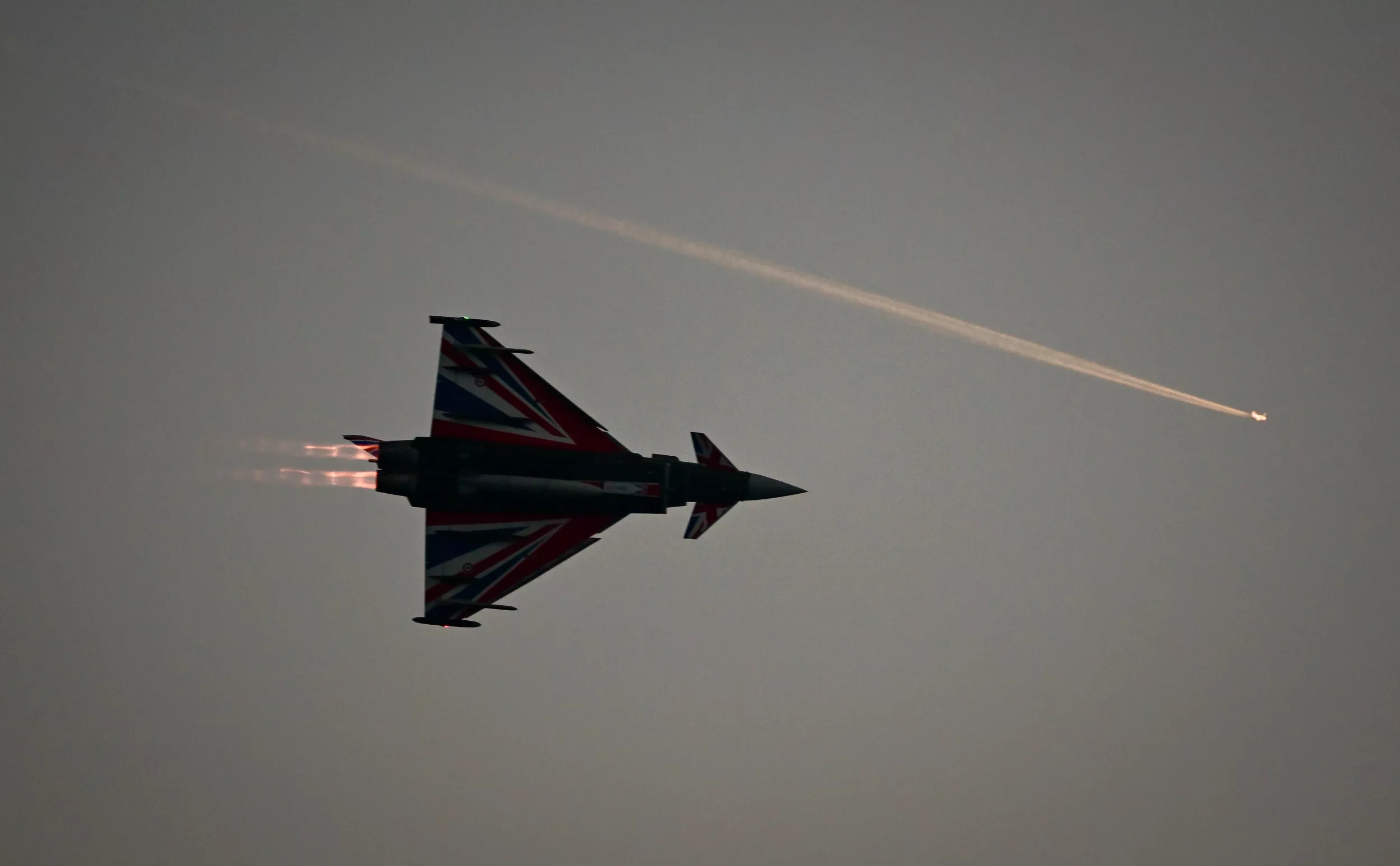 U.K. on Alert as China Taps British Pilots to Help Train for War With West - Vimarsana News