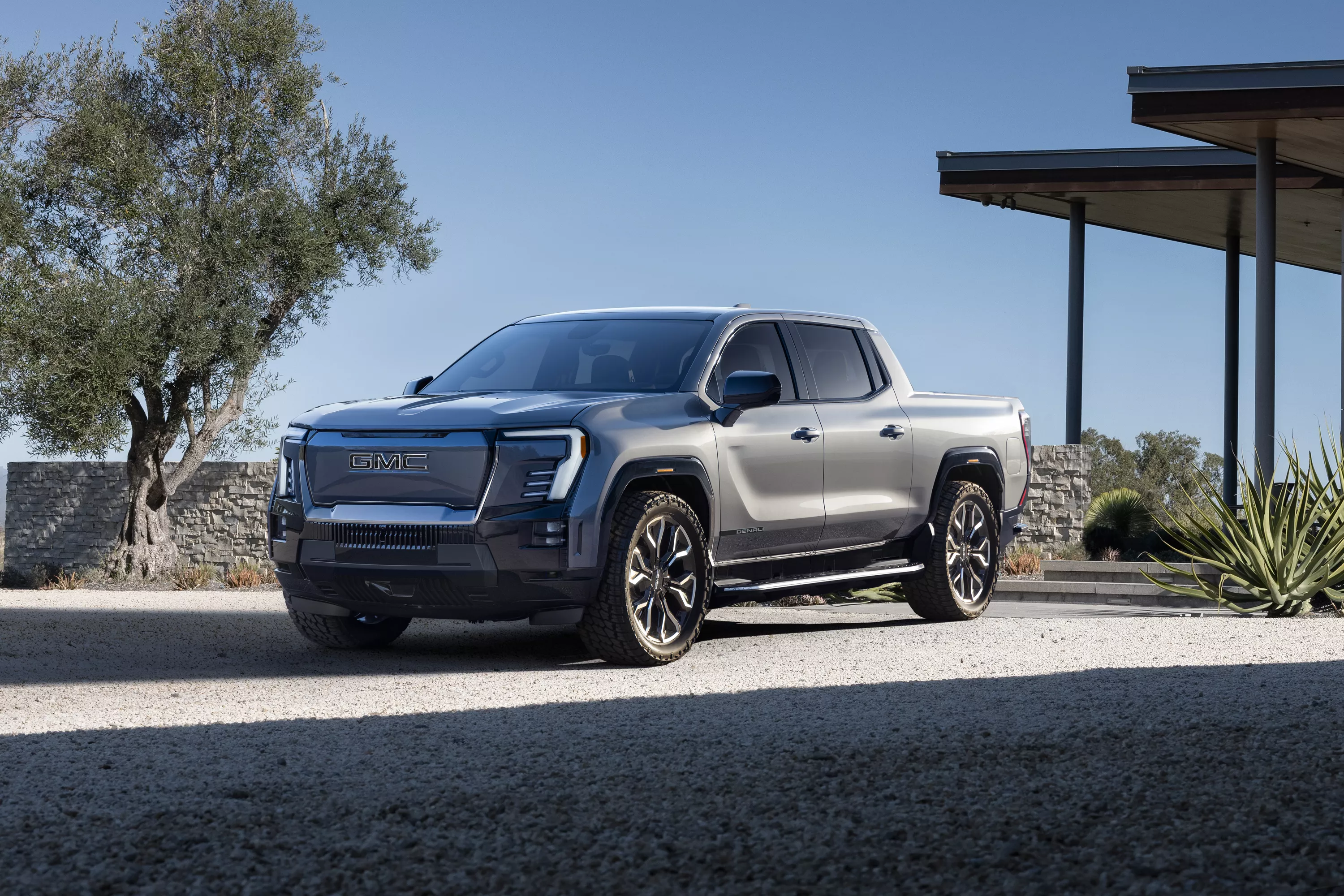 2024 GMC Sierra EV Denali Lands With 400-Mile Range, 10 Feet of Bed Storage - Vimarsana News