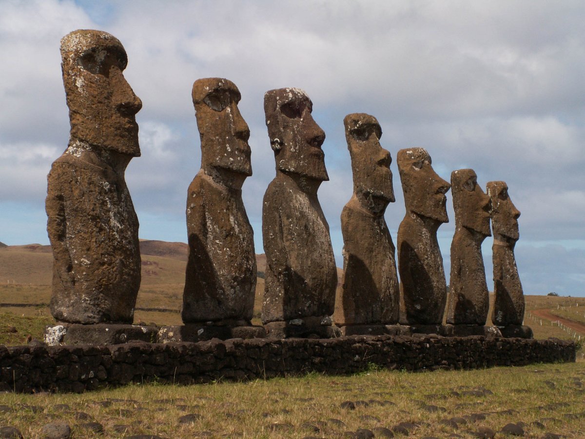 easter island statues damaged