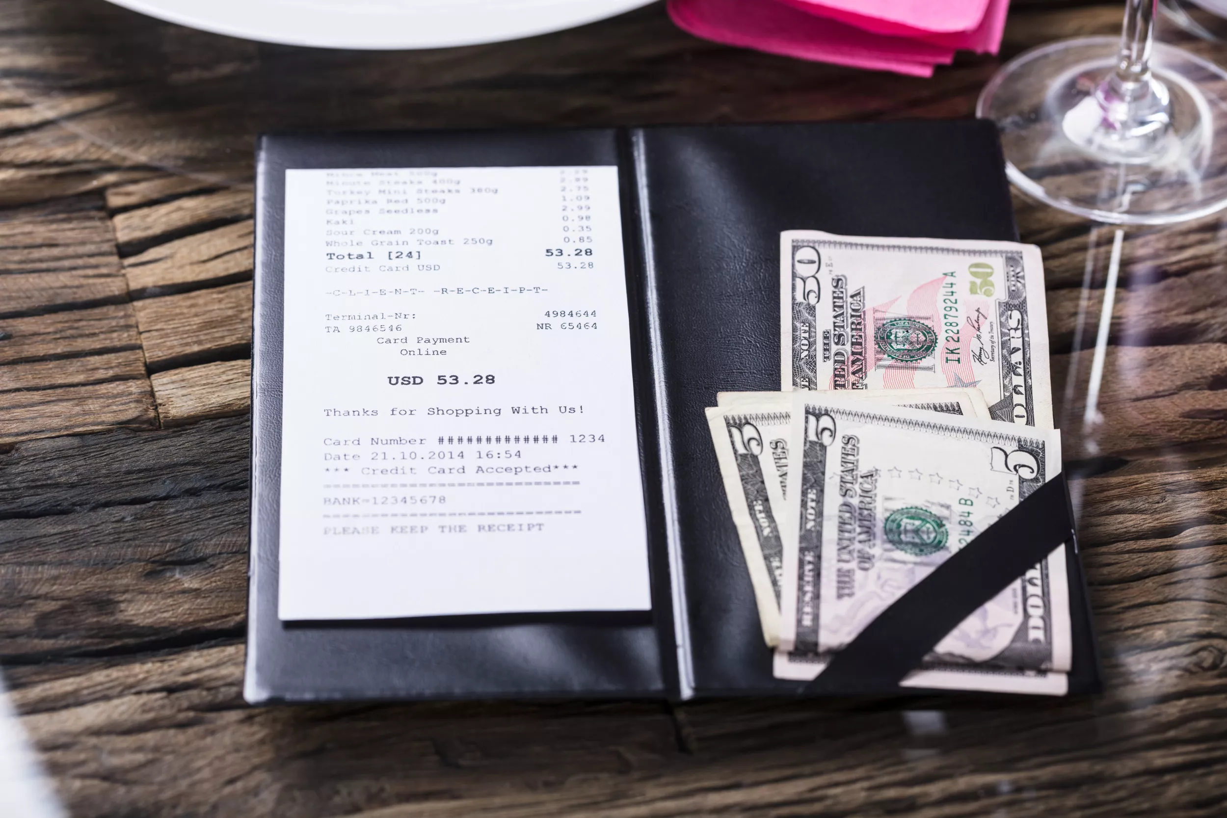 Internet Debates Customer's Tip on $271 Bill - Vimarsana News