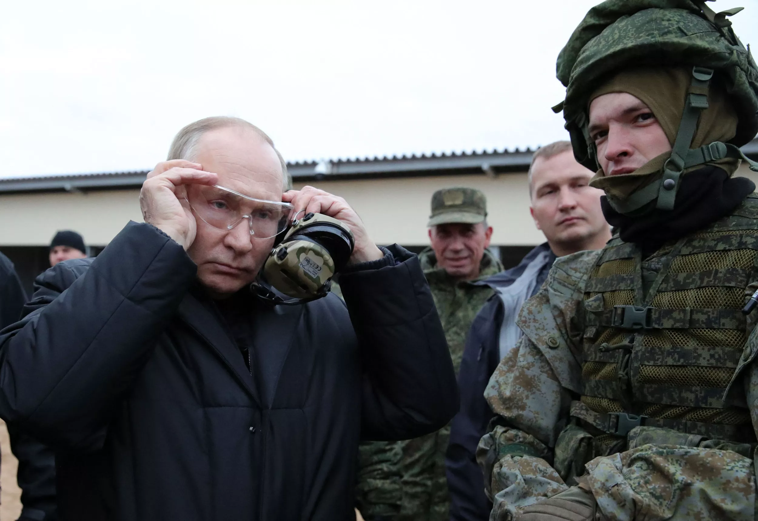 Putin Convenes Special Military Meeting Amid Supply Woes - Vimarsana News