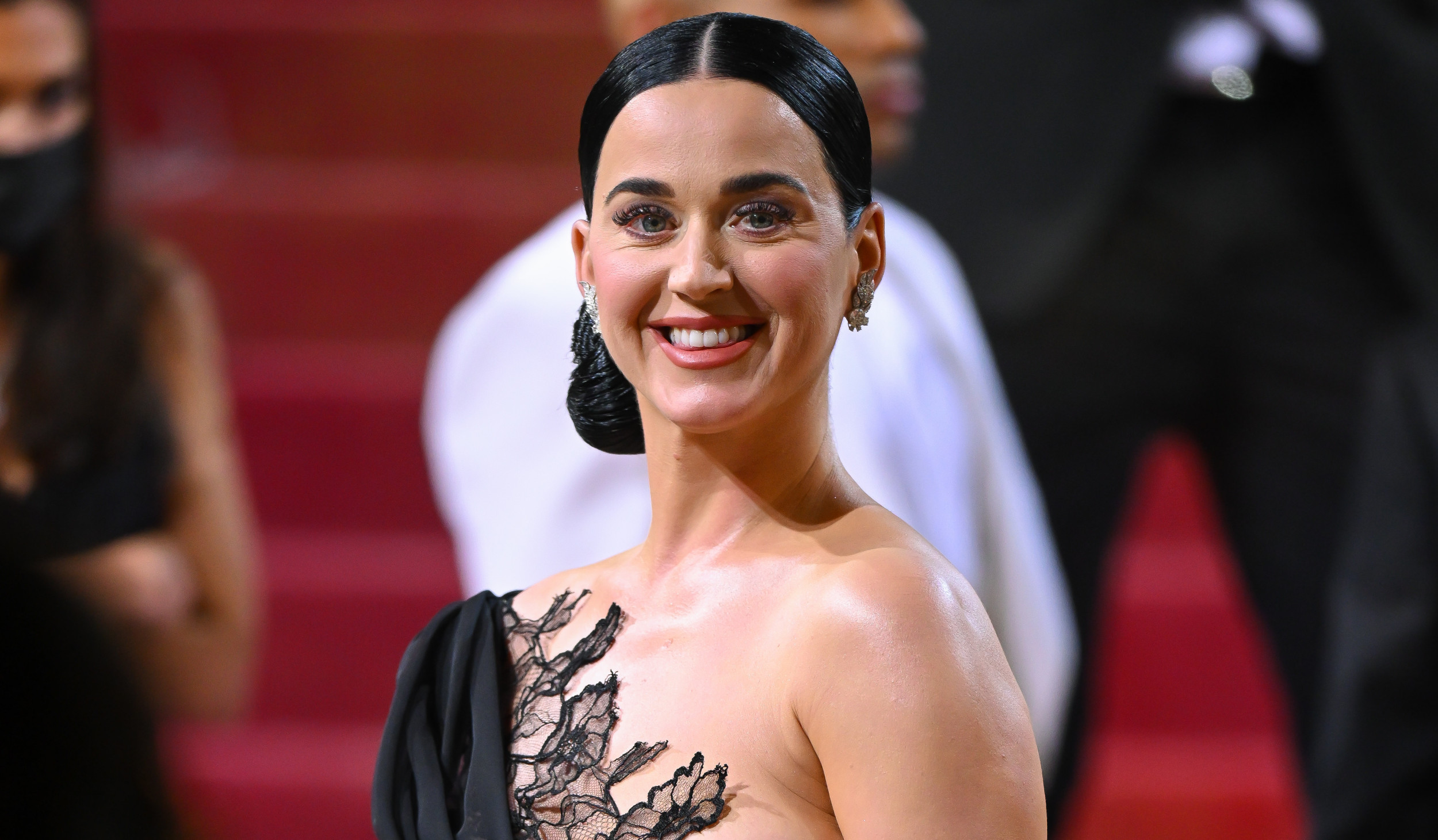 Fact Check: Did Katy Perry Have an Eye 'Glitch' Due to Covid Vaccine?