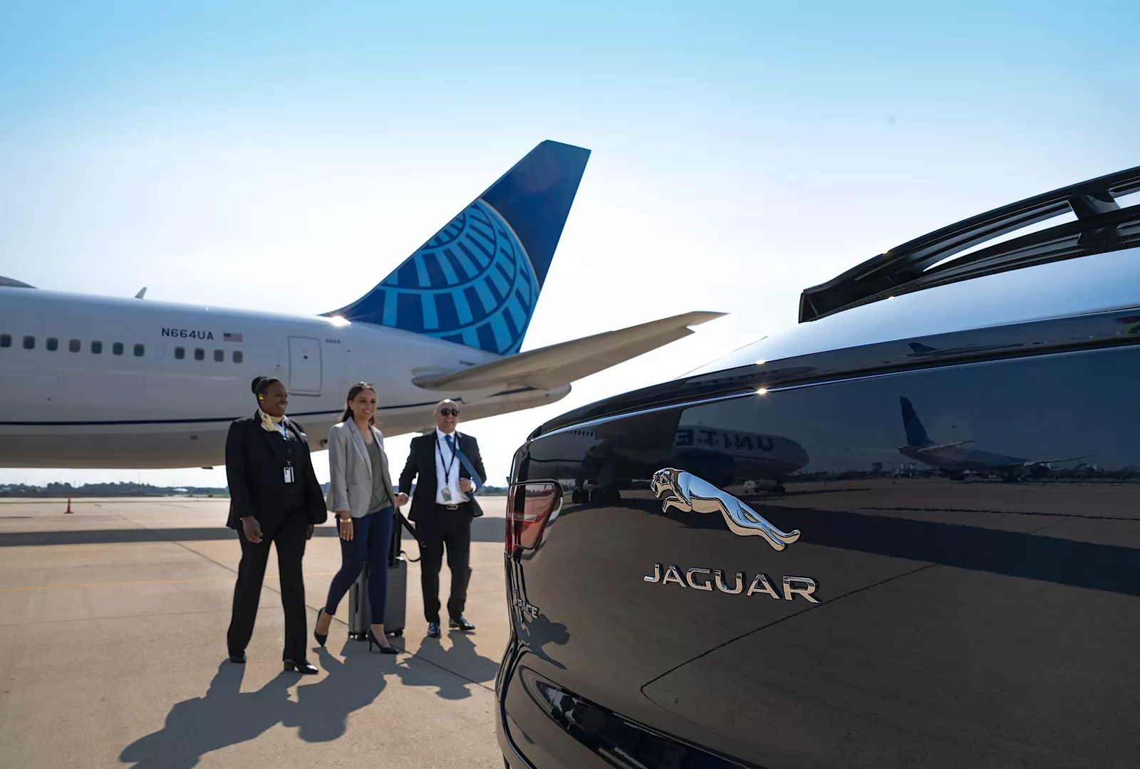 United Airlines, Jaguar Start Gate-to-Gate Transfers in Electric Vehicles - Vimarsana News