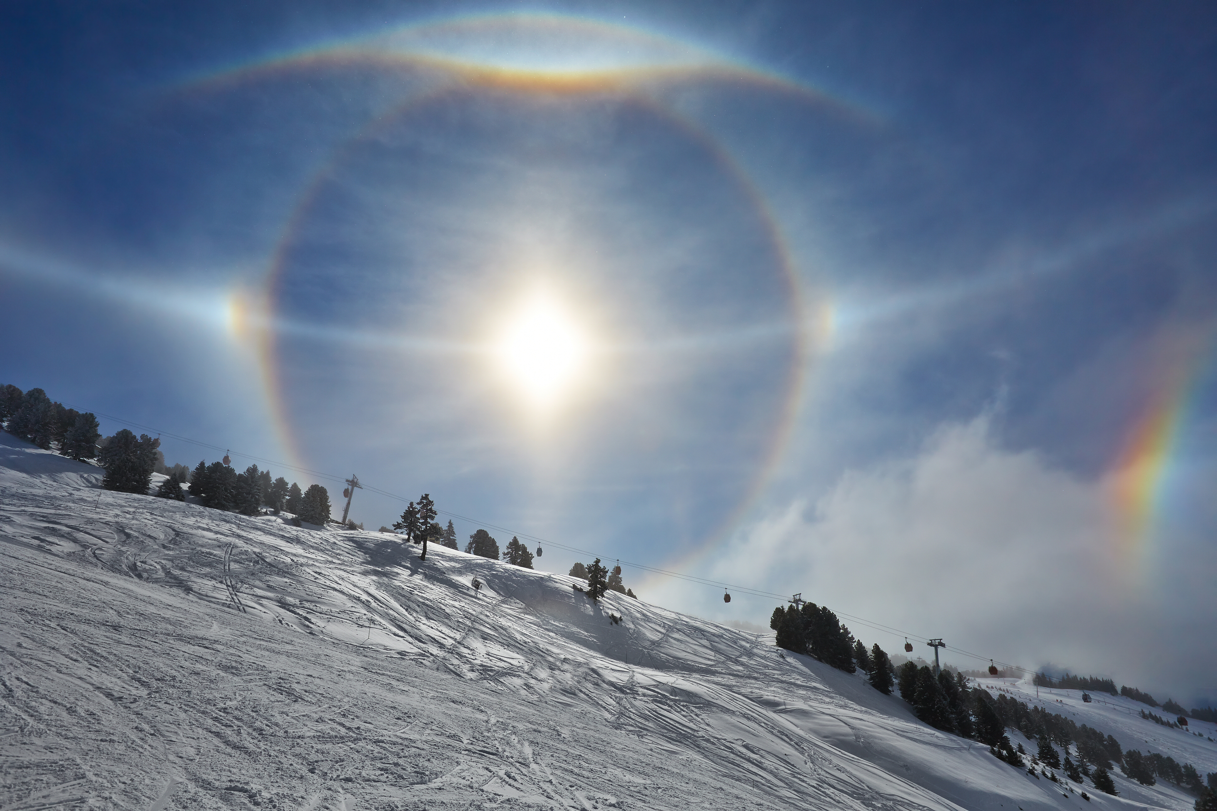 Halo around the sun that heralds bad weather