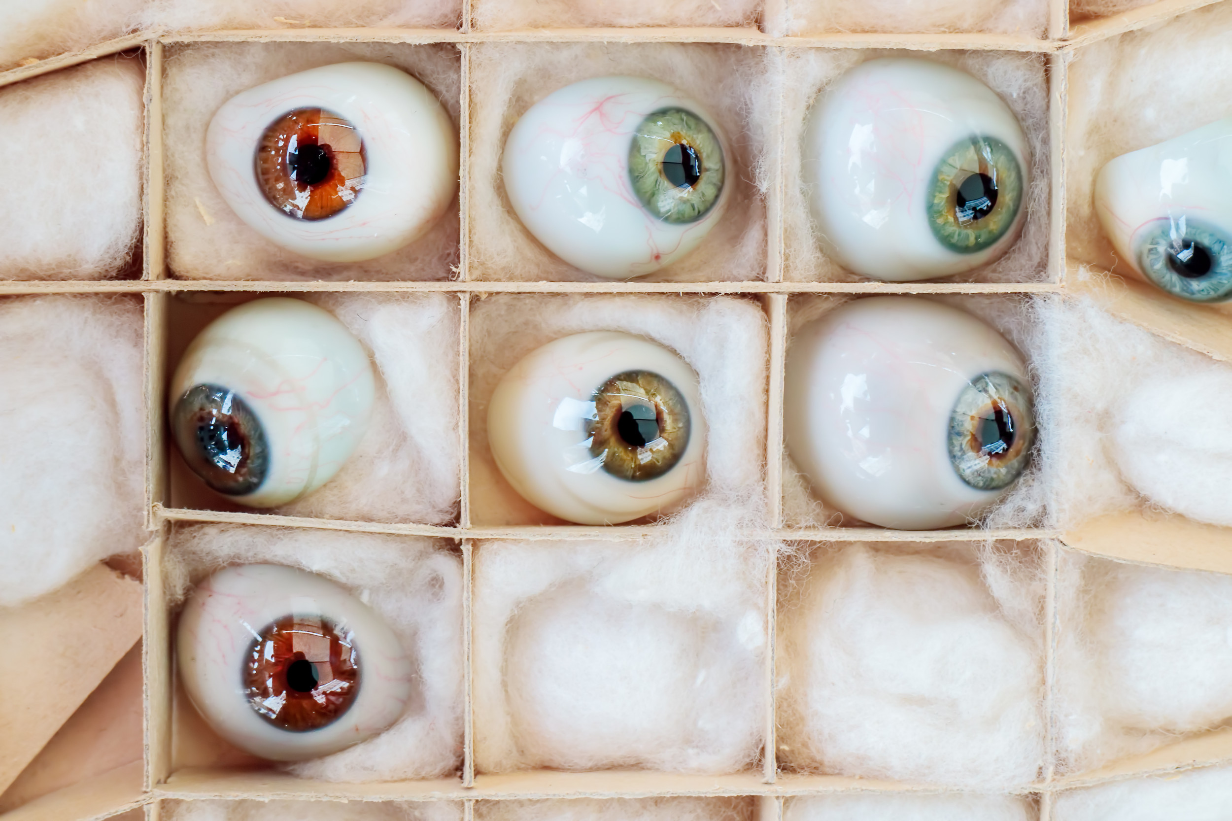 Man Creates Incredible Prosthetic Eyes After Losing His Own to Cancer