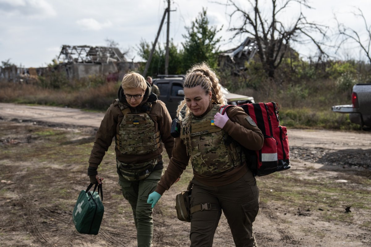 Ukrainian military praises women fighters