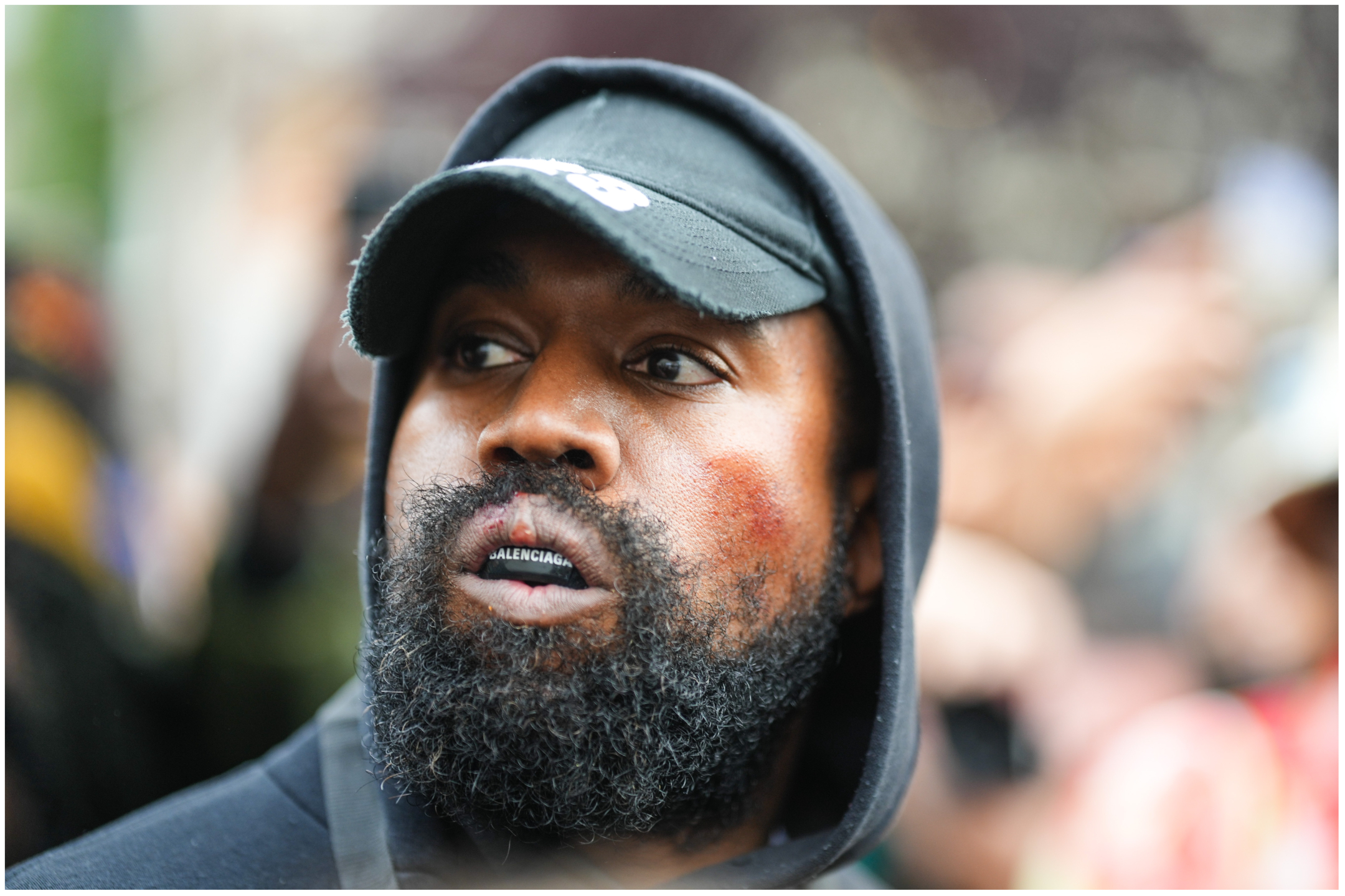 Antisemitic message referencing Kanye West displayed outside Florida v.  Georgia football game - ABC News