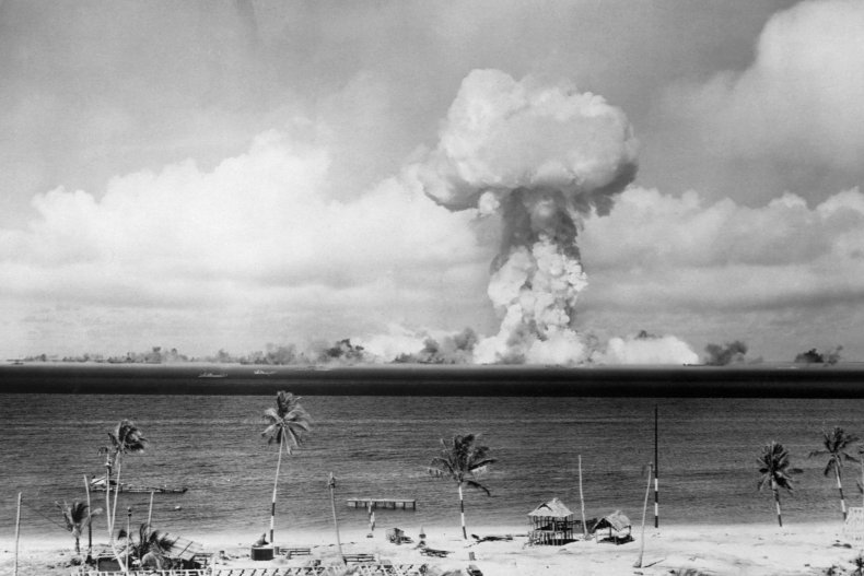 Un nuage de champignon d'une bombe atomique