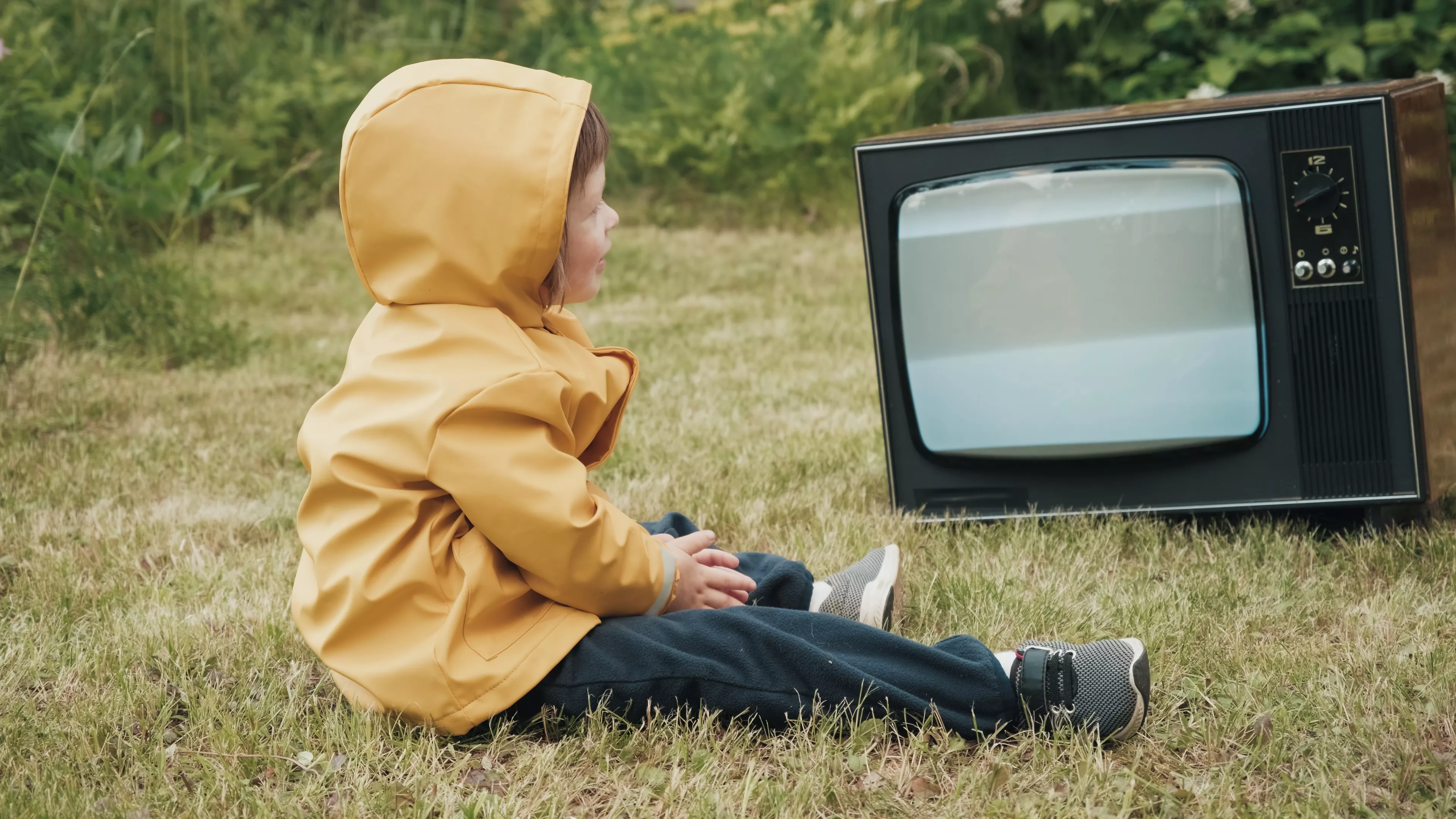 Teen Using Scary Movie To Get Out of Babysitting Kids Dumped on Her Backed - Vimarsana News