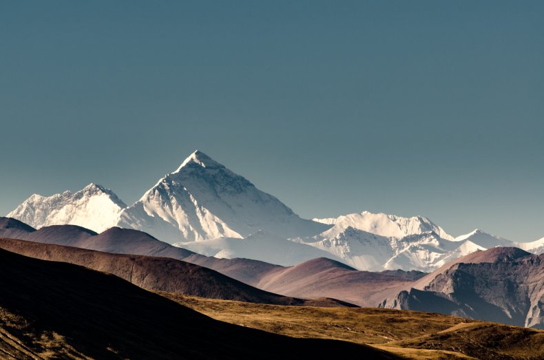 everest over tibetan plateau
