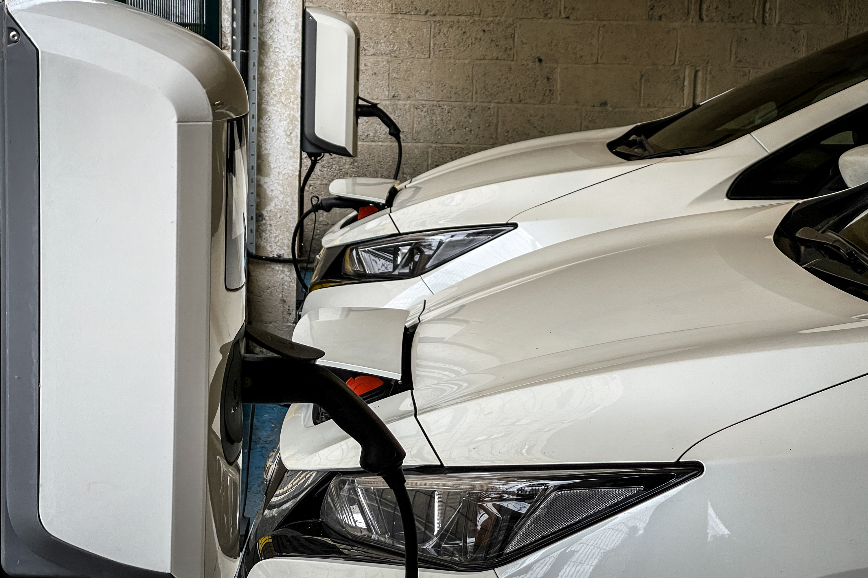 Can you charge nissan deals leaf at tesla station