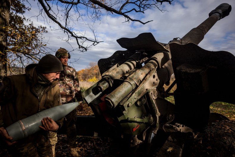 Ukrainian artillery team loads Bakhmut Donetsk howitzer