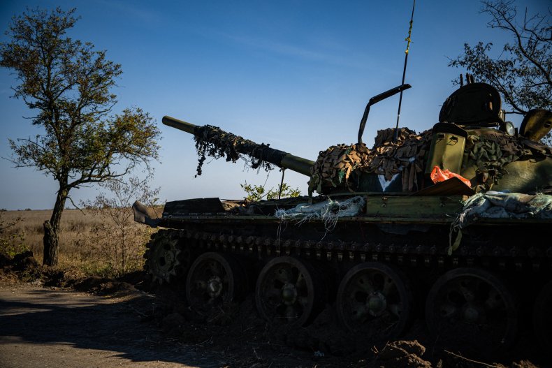 Ukraine Paratrooper Takes Down Russian Tank