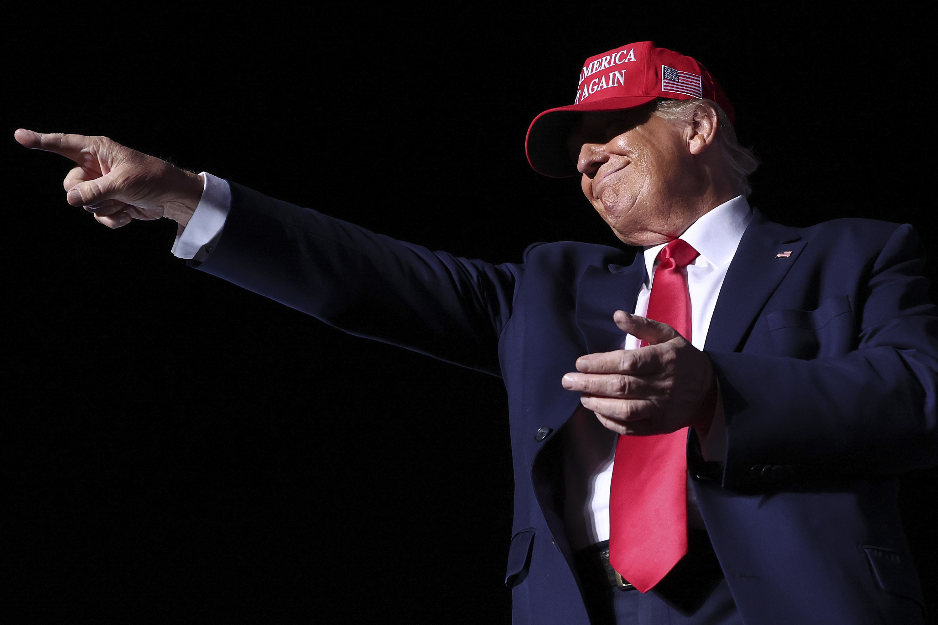 Trump's Midterm Failure Won't Hand DeSantis the 2024 Nomination
