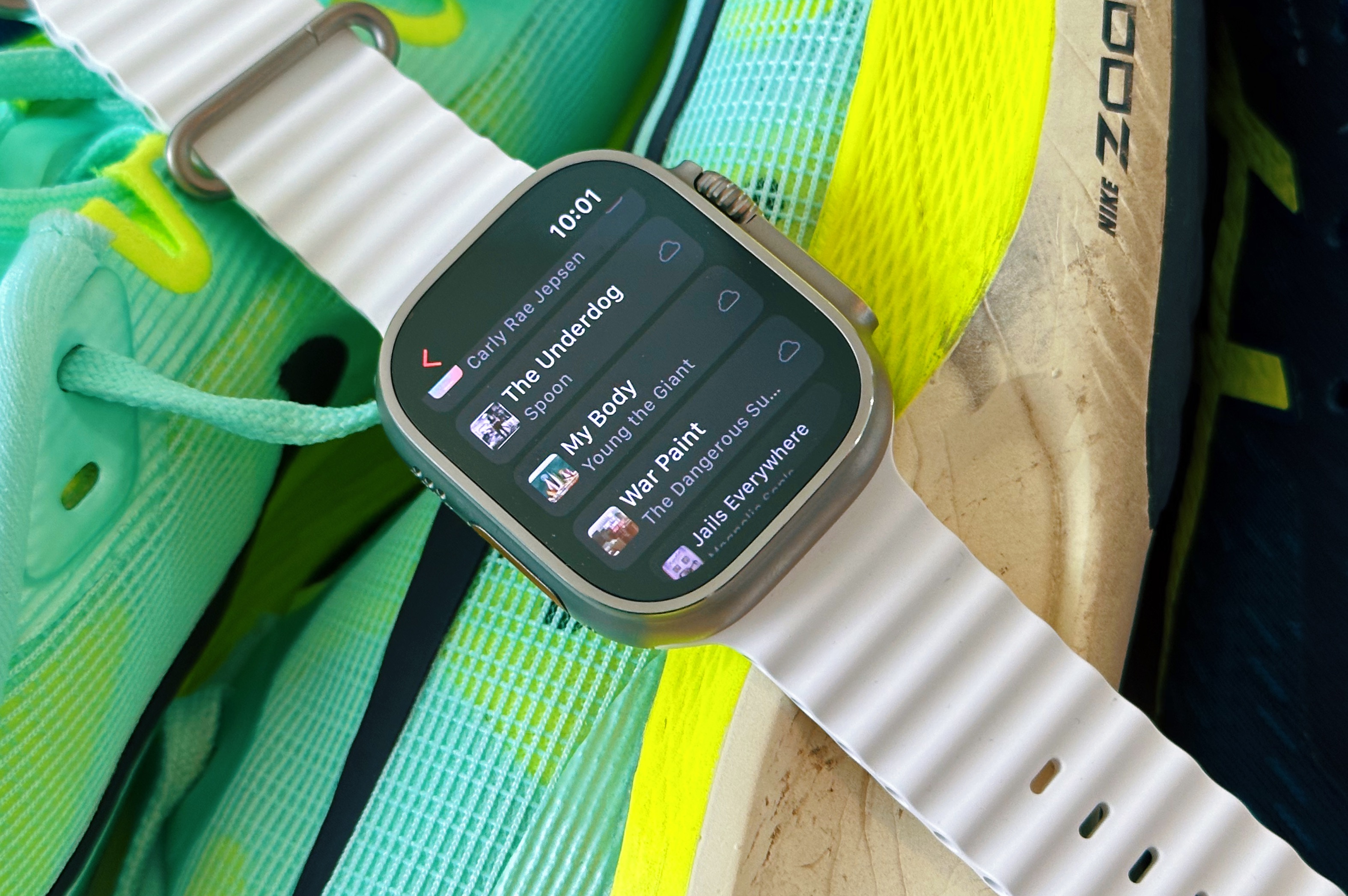 Apple watch music online while running