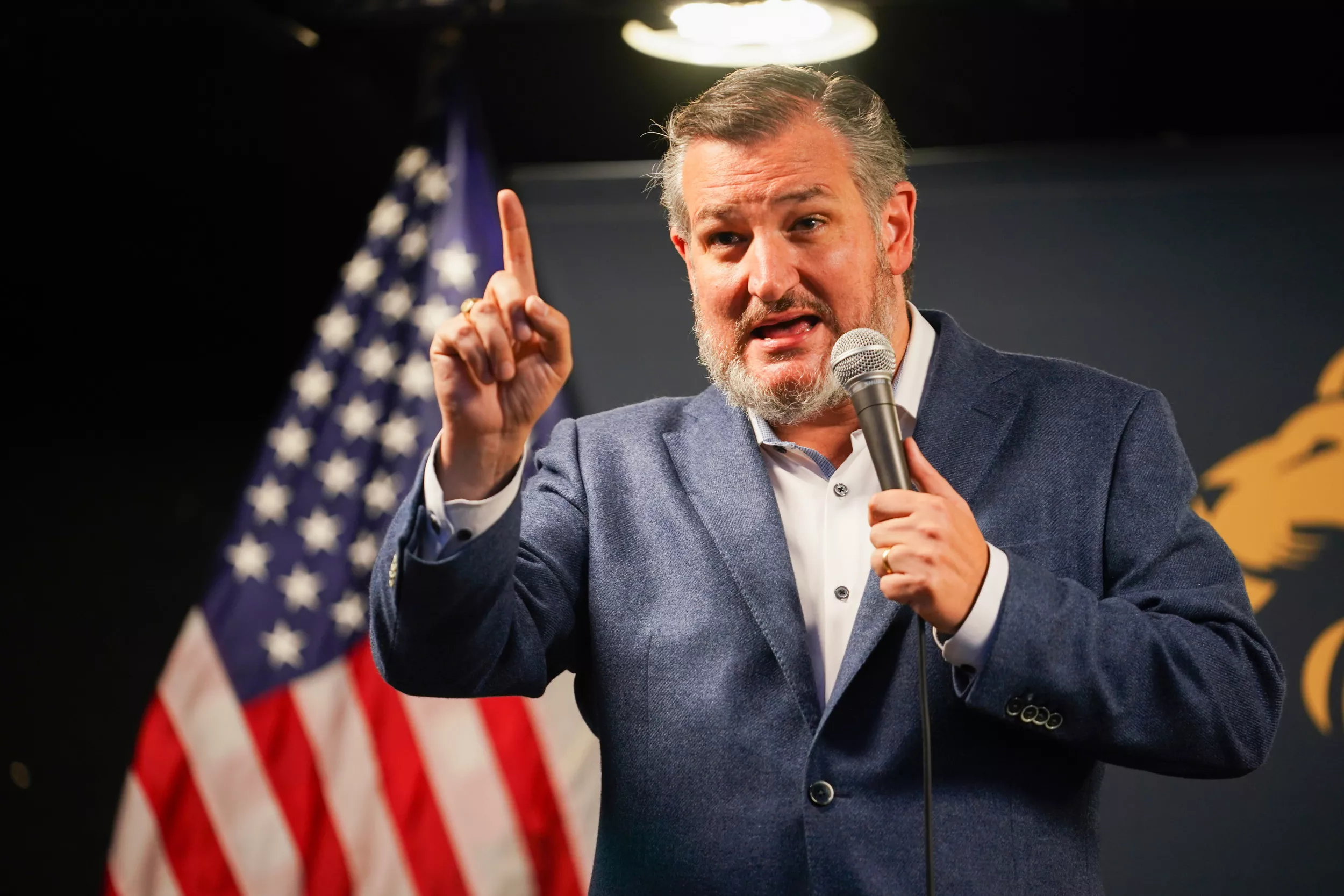 Video of Ted Cruz Hit by Beer Can at Astros Parade Viewed 4.5M Times - Vimarsana News