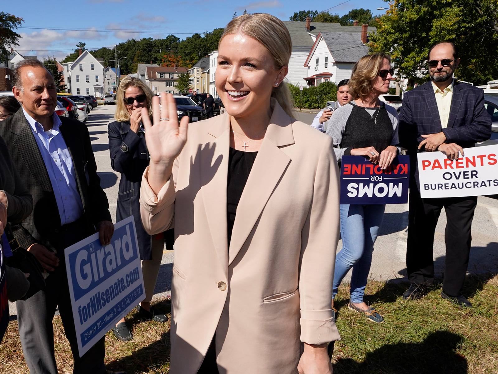 Republican Candidate Admitting She's Not Paid Team in 'Weeks' Sparks