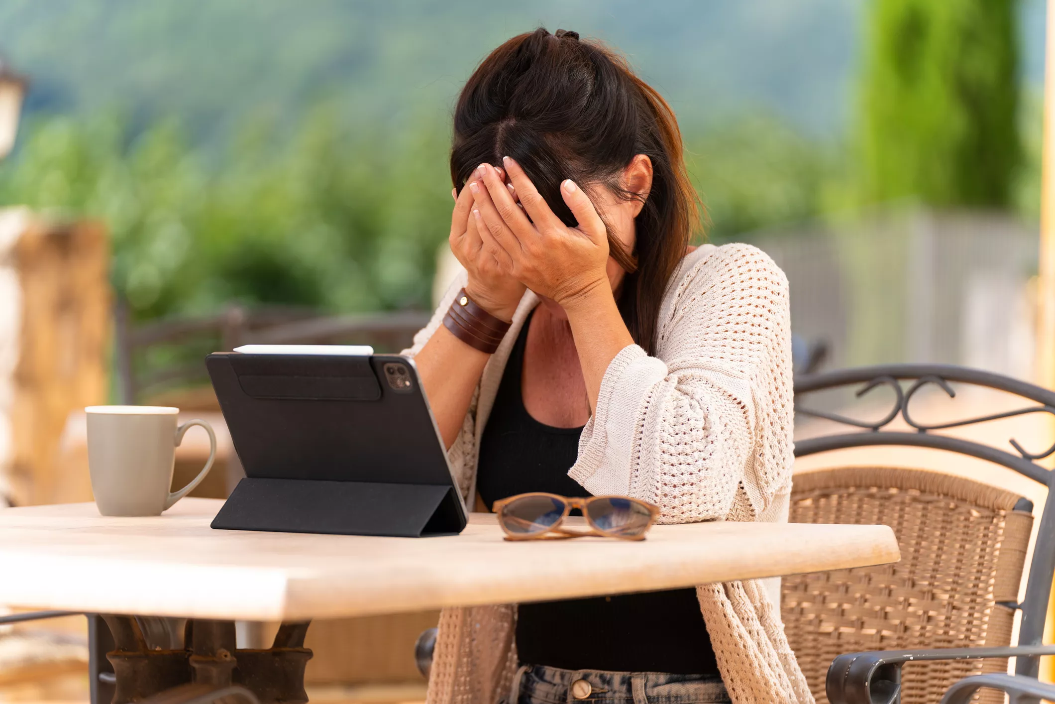 Man Caught Cheating on Partner Using Joint iPad Sparks Fury: 'Blocked Him' - Vimarsana News