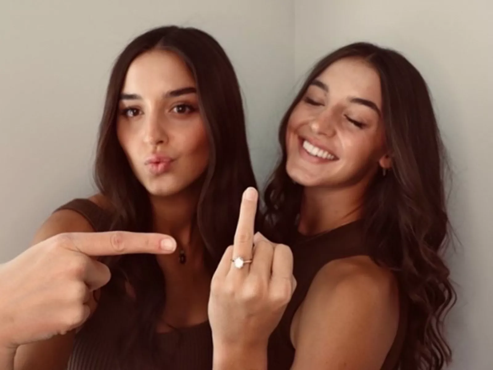Bride makes identical twin try on wedding dresses for her: 'All the angles' - Vimarsana News