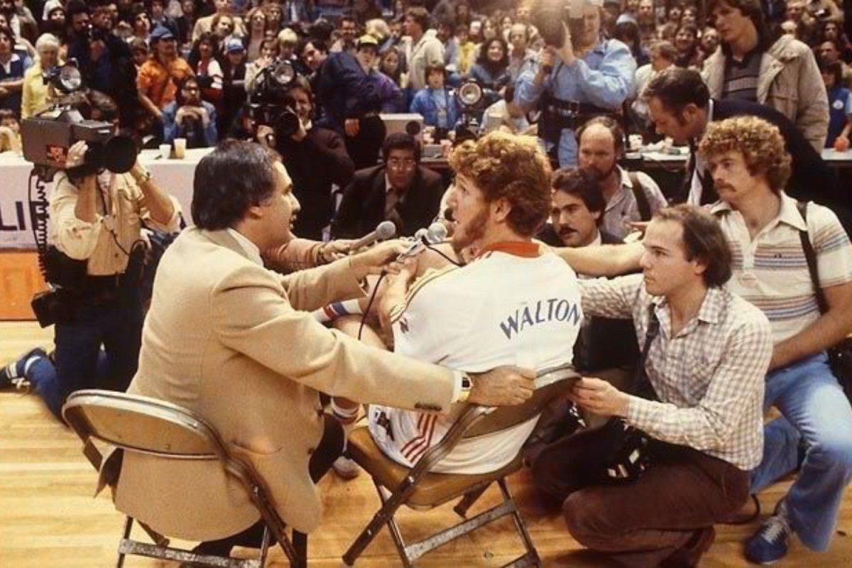 Los Angeles Clippers broadcaster Ralph Lawler, right, jokes around with  former broadcast partner Bill Walton during a news conference prior to an  NBA basketball game between the Clippers and and the Utah