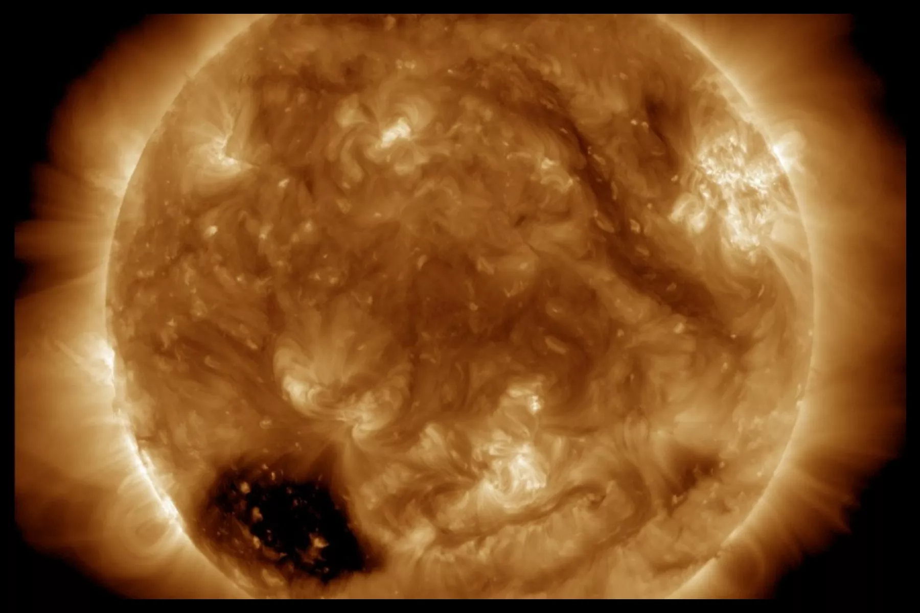 Powerful Bombs and Solar Snake Appear on Surface of Sun - Vimarsana News