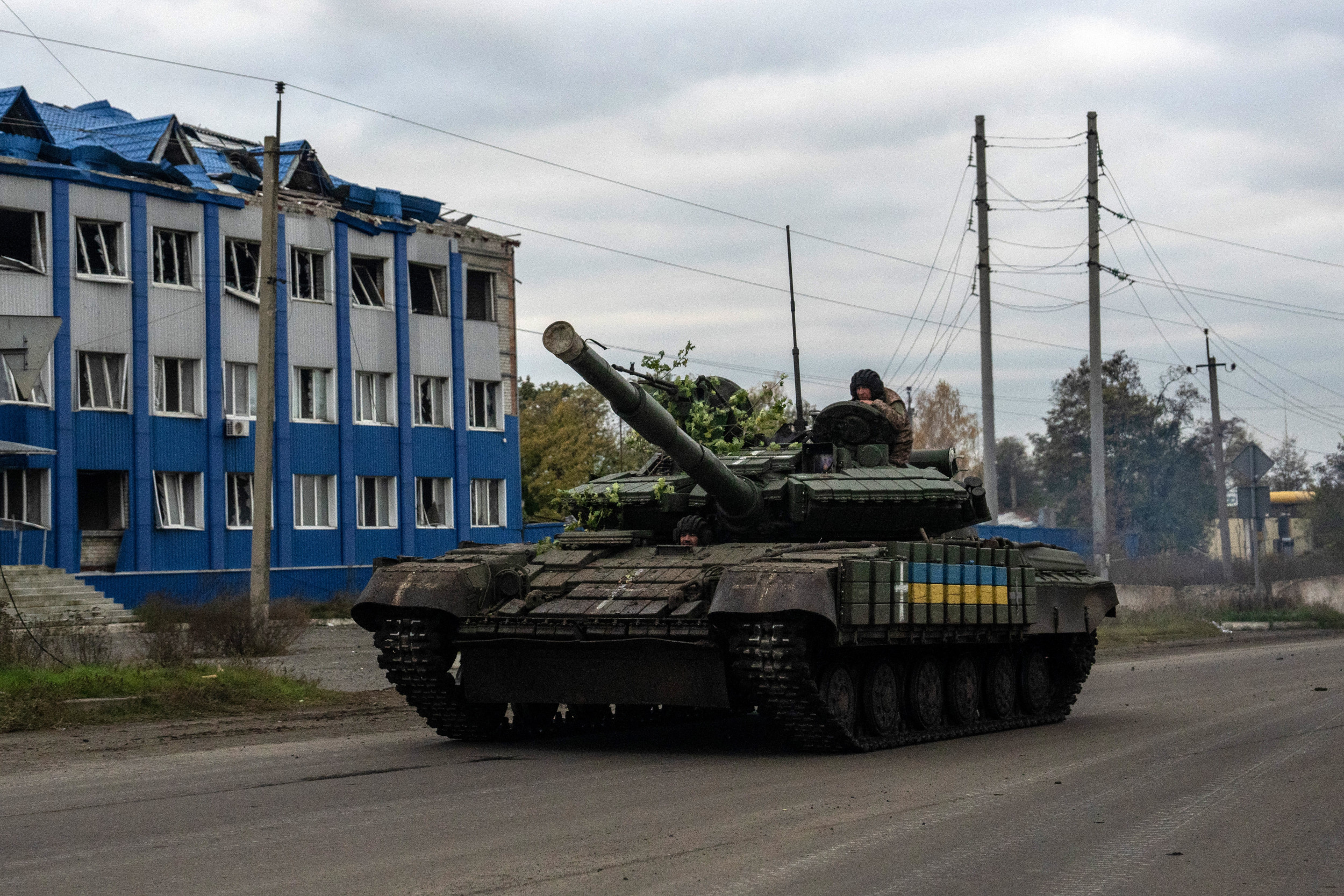 Бахмут сегодня видео. Танк. Танки Украины. Танки в Бахмуте. Российские танки на Украине.