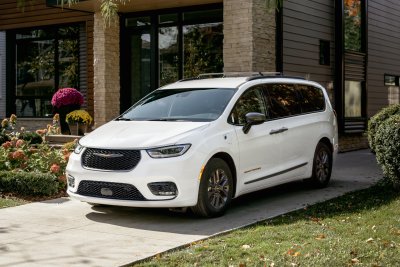 2023 Chrysler Pacifica Road 