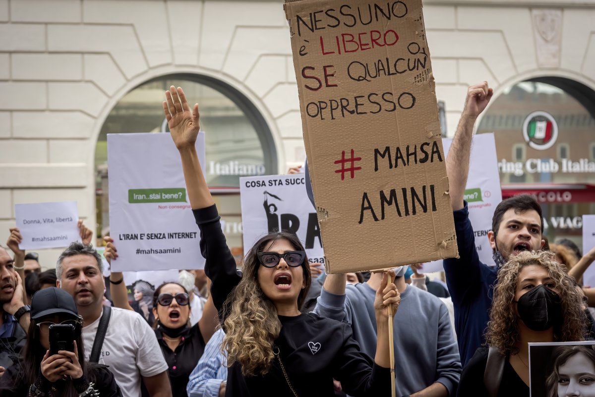 People protest against death of Mahsa Amini