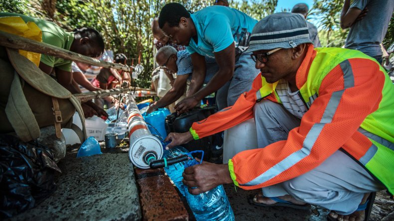 Cape Town refilling water bottles