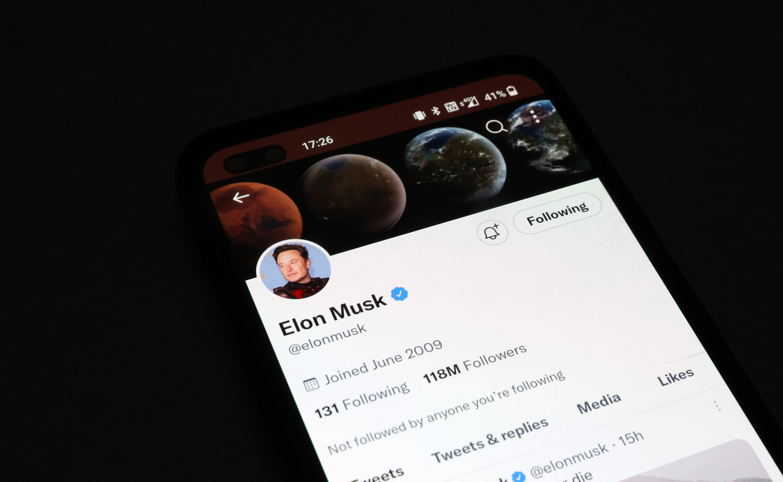 Six People Banned From Twitter That Elon Musk Hasnt Reinstated Newsweek 