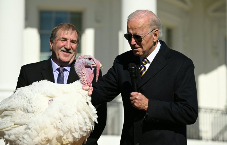 Biden makes turkey gaffe during pardoning ceremony