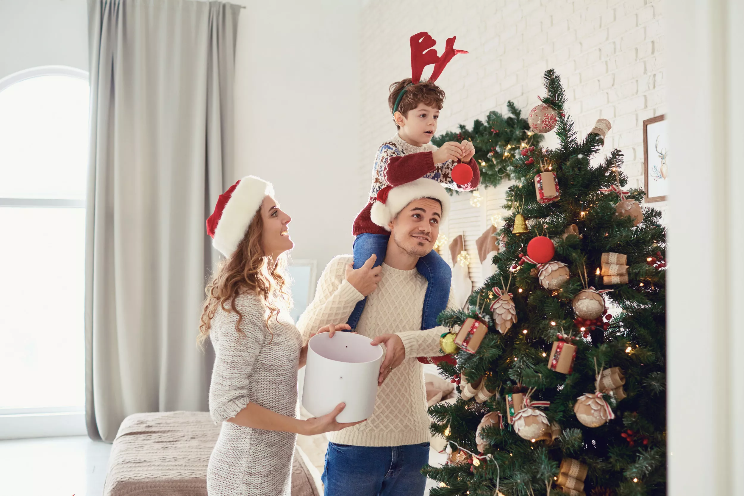 Experts Reveal 'Perfect' Date To Put Your Christmas Tree and Decorations Up - Vimarsana News