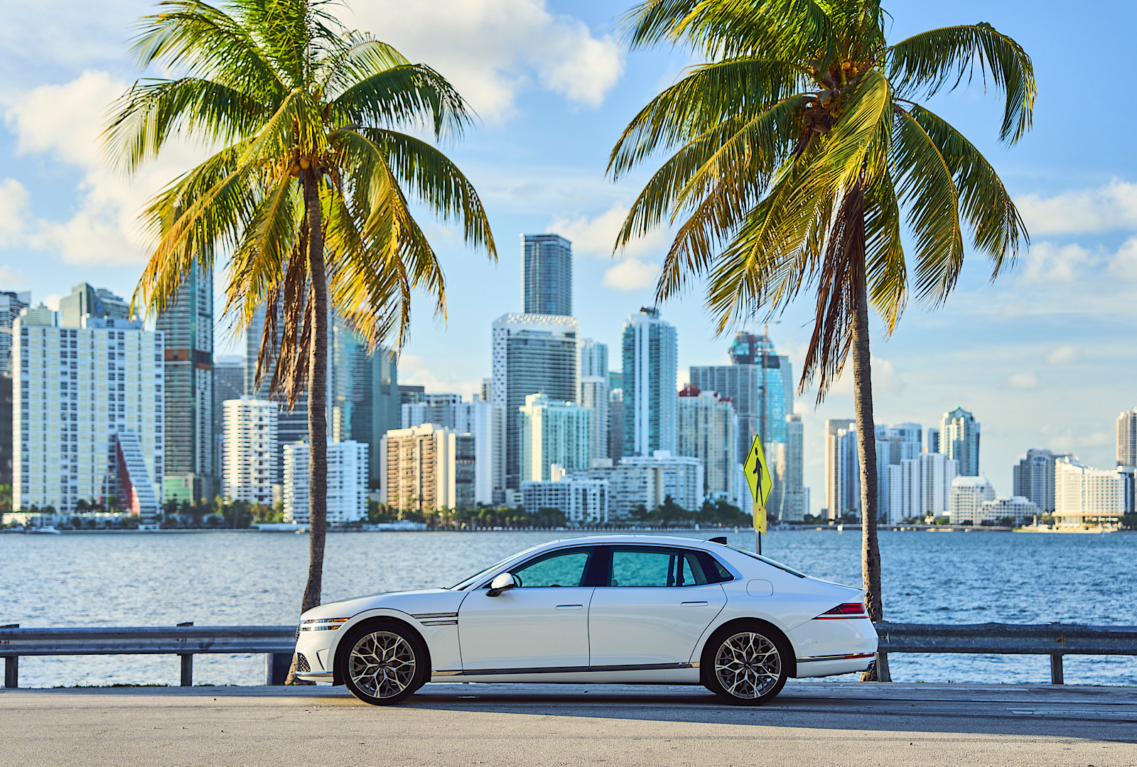 2022-genesis-g90.jpg?w=1600\u0026h=1600\u0026q=88\u0026f=22e742ea13fe4dcdd80605f4a3b40c77